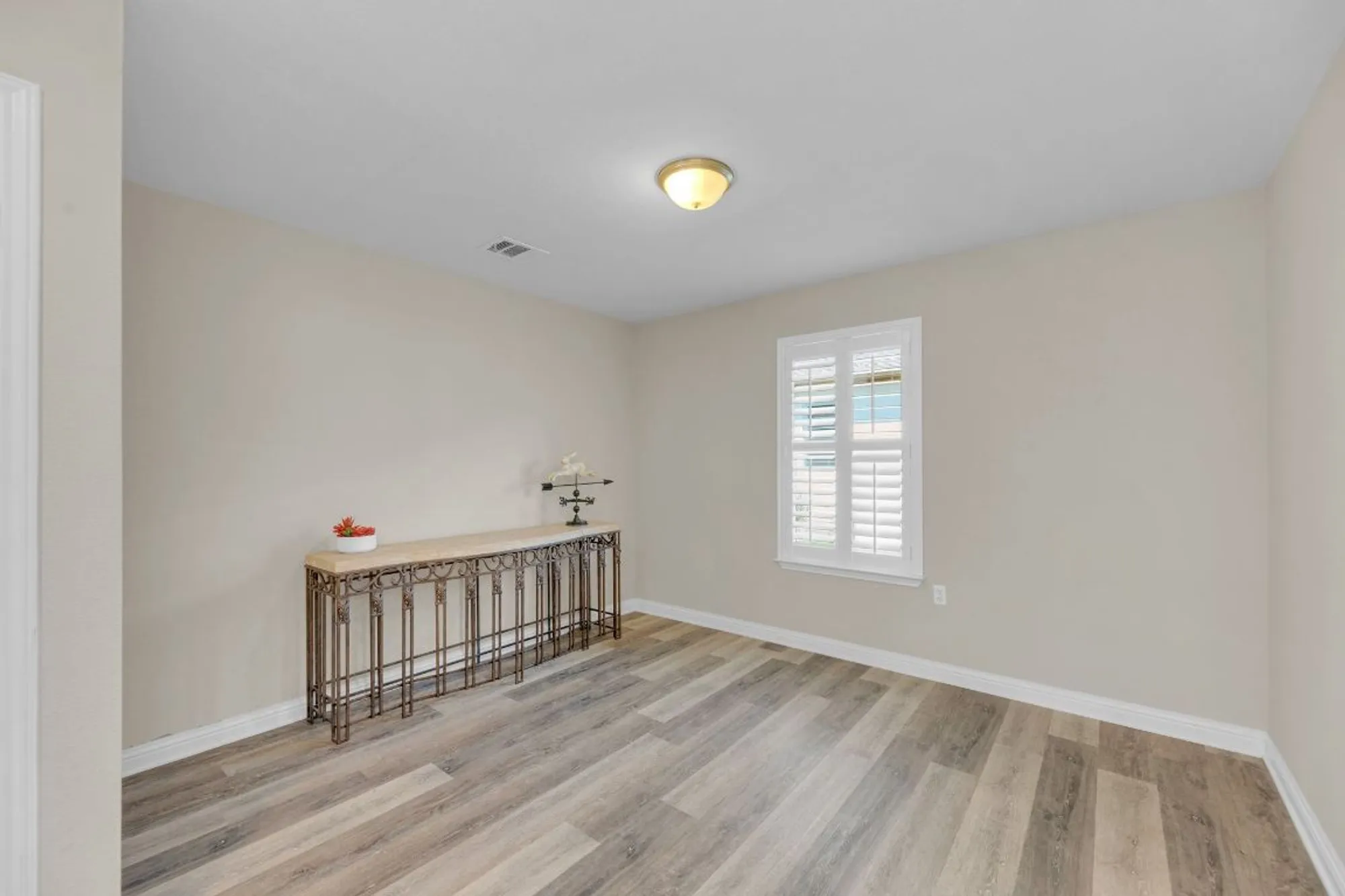 Property Slideshow image 16 of 26 | 501 sheldon lake dr, Georgetown, TX, 78633