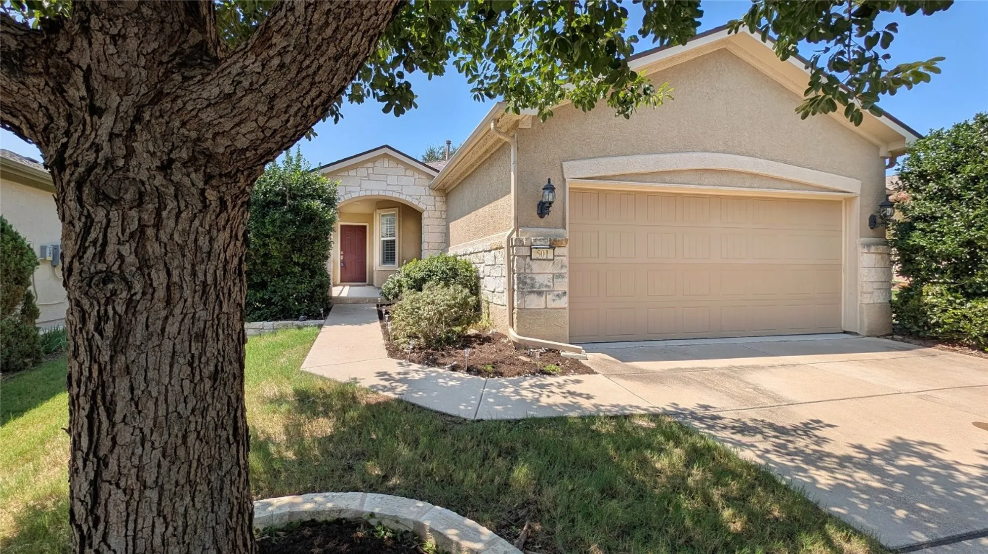 Property Slideshow image 2 of 26 | 501 sheldon lake dr, Georgetown, TX, 78633