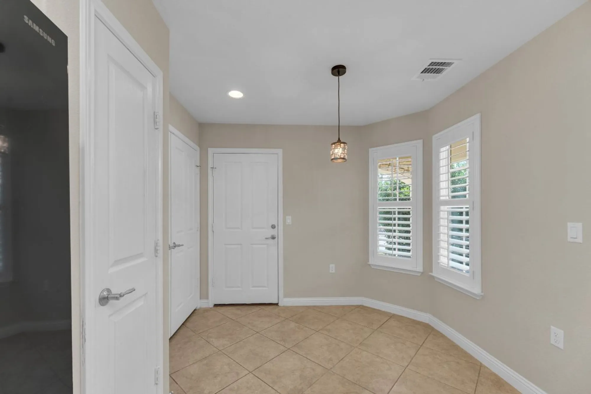 Property Slideshow image 21 of 26 | 501 sheldon lake dr, Georgetown, TX, 78633
