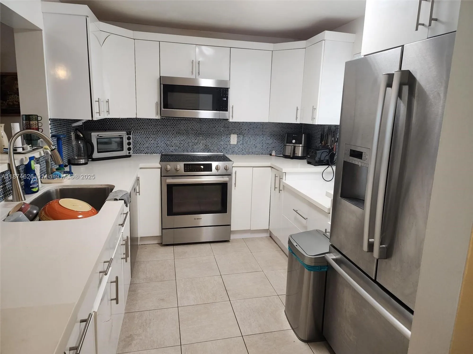 Property Slideshow image 3 of 5 | 425 se 11th ter apt 403, Dania Beach, FL, 33004