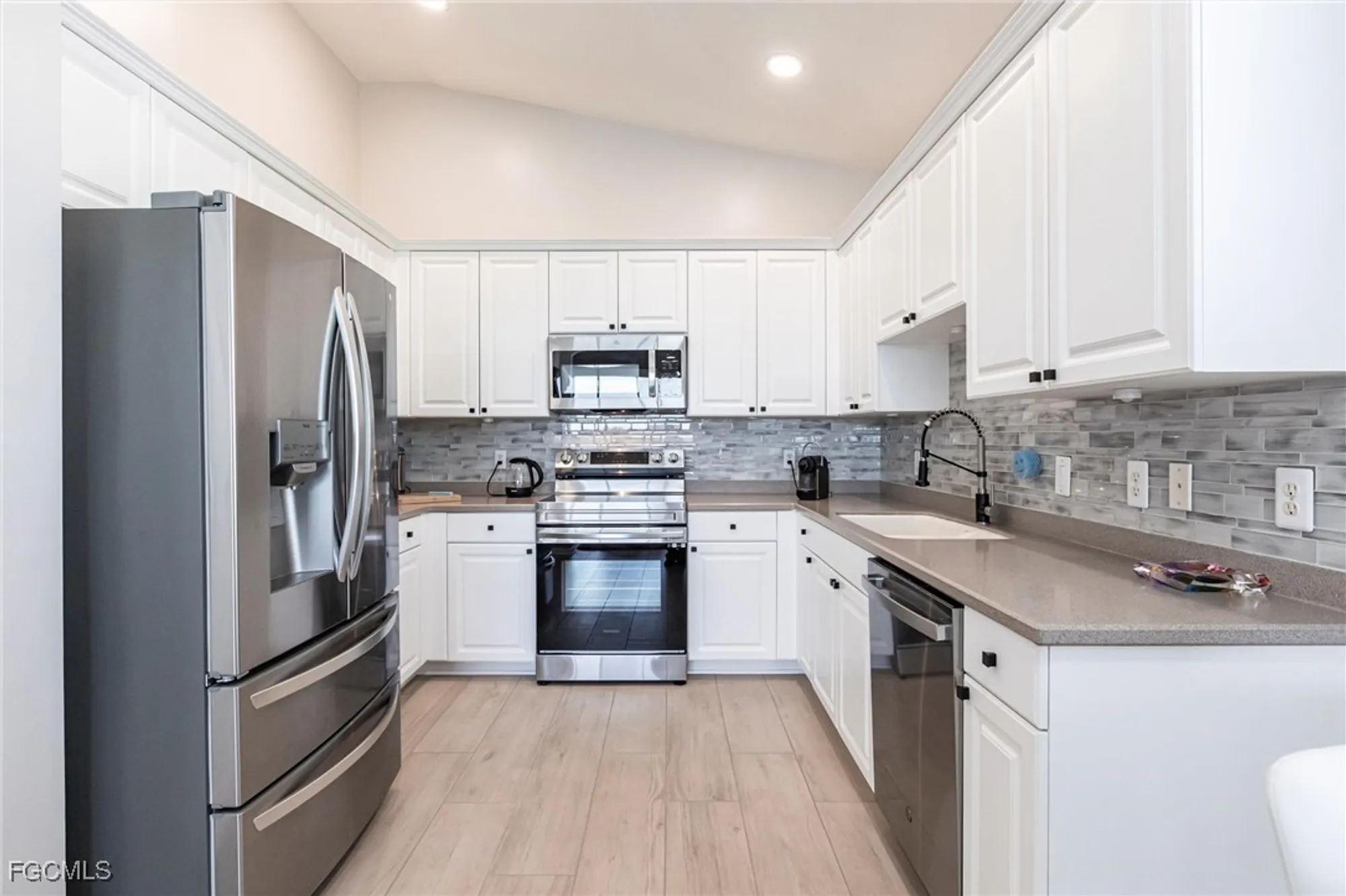 Property Slideshow image 16 of 46 | 3070 meandering way 201, Fort Myers, FL, 33905