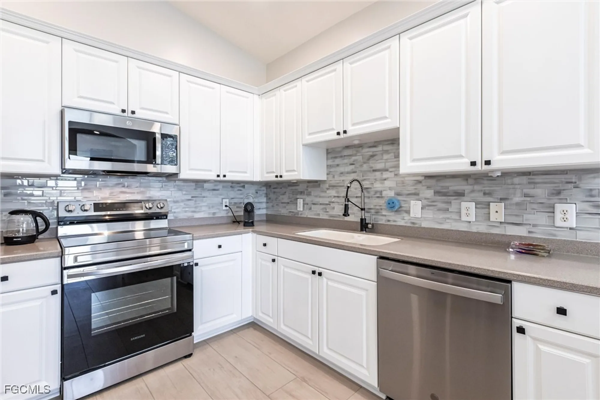 Property Slideshow image 18 of 46 | 3070 meandering way 201, Fort Myers, FL, 33905