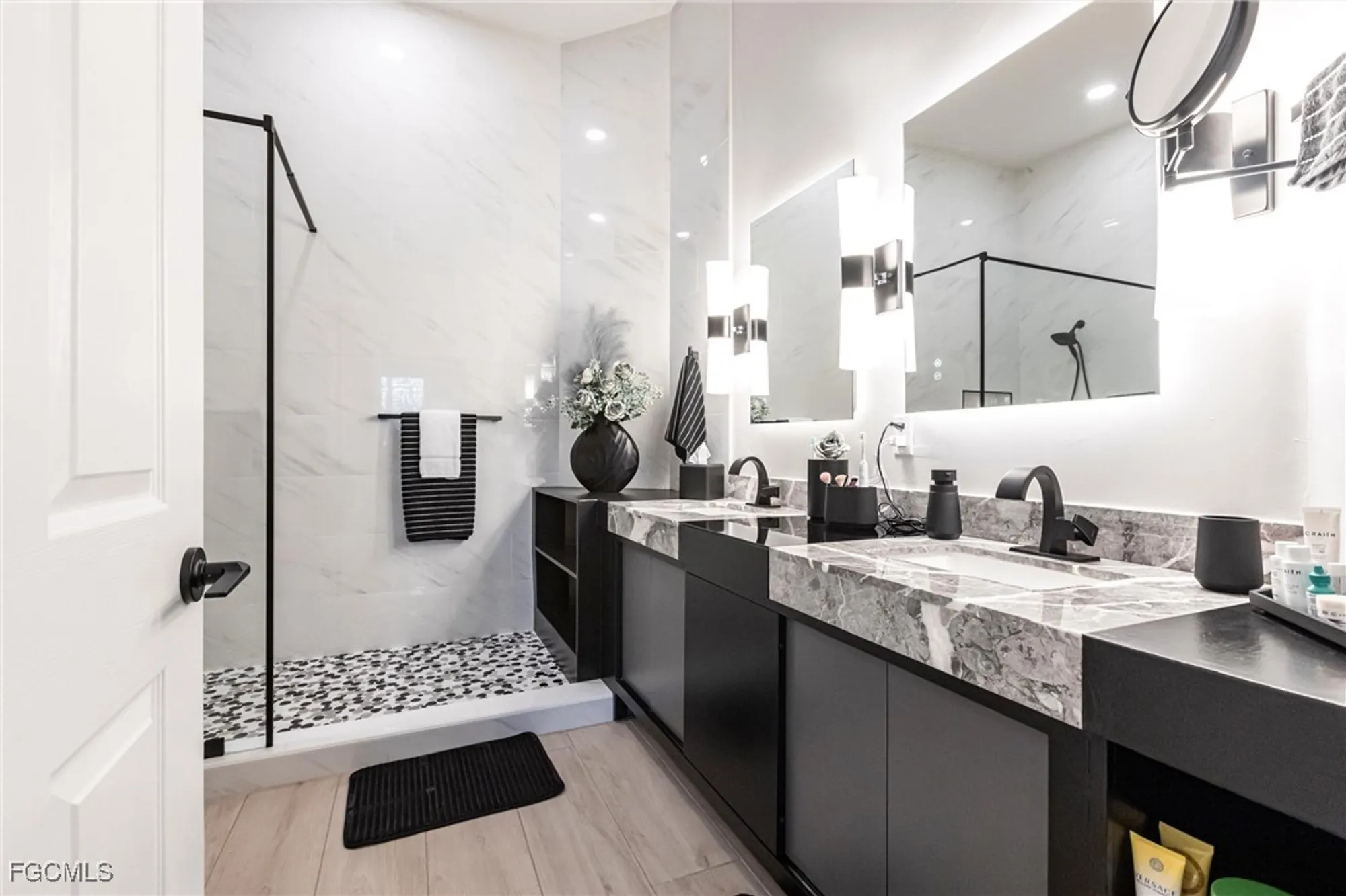 Property Slideshow image 25 of 46 | 3070 meandering way 201, Fort Myers, FL, 33905