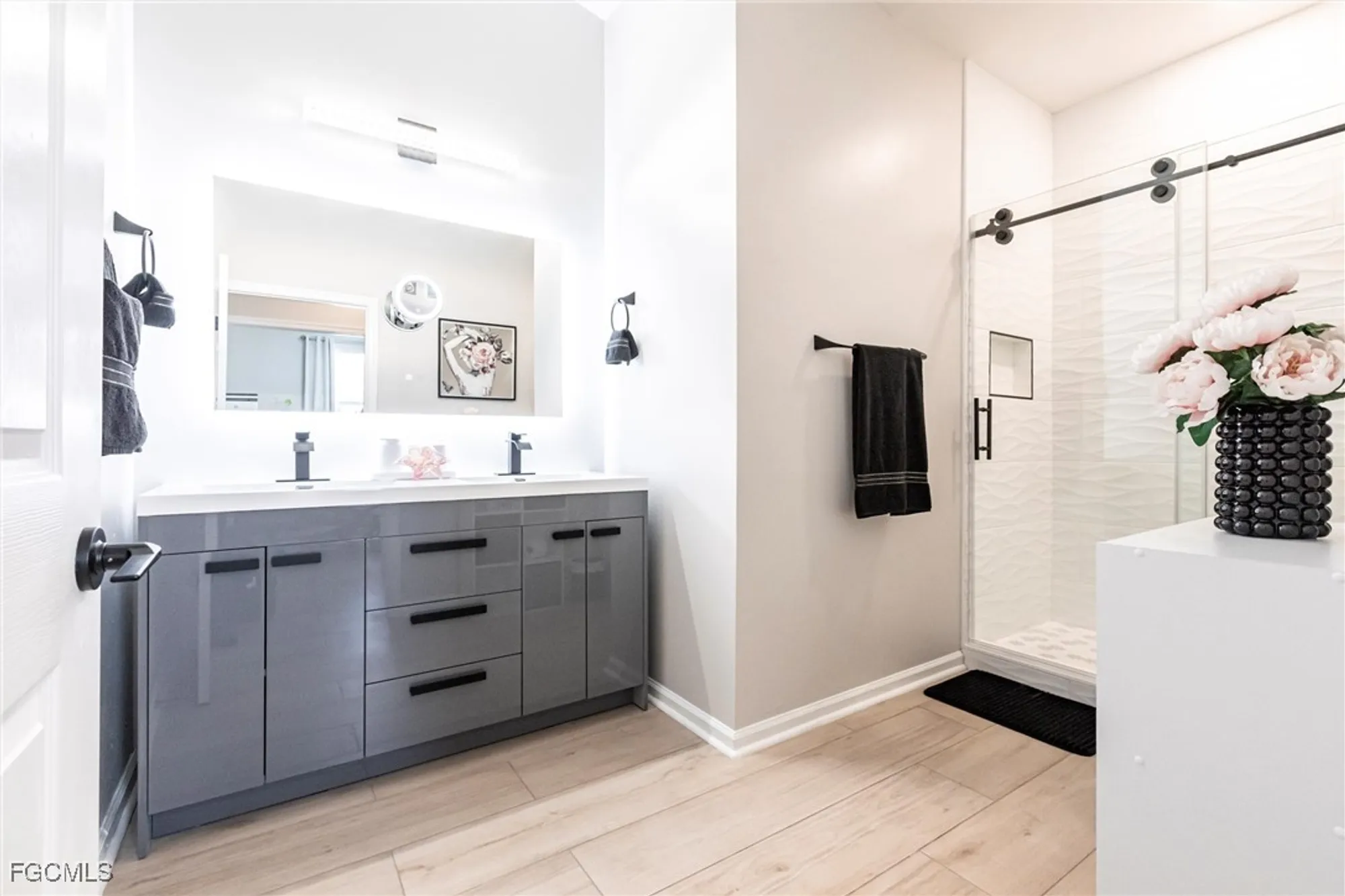 Property Slideshow image 30 of 46 | 3070 meandering way 201, Fort Myers, FL, 33905