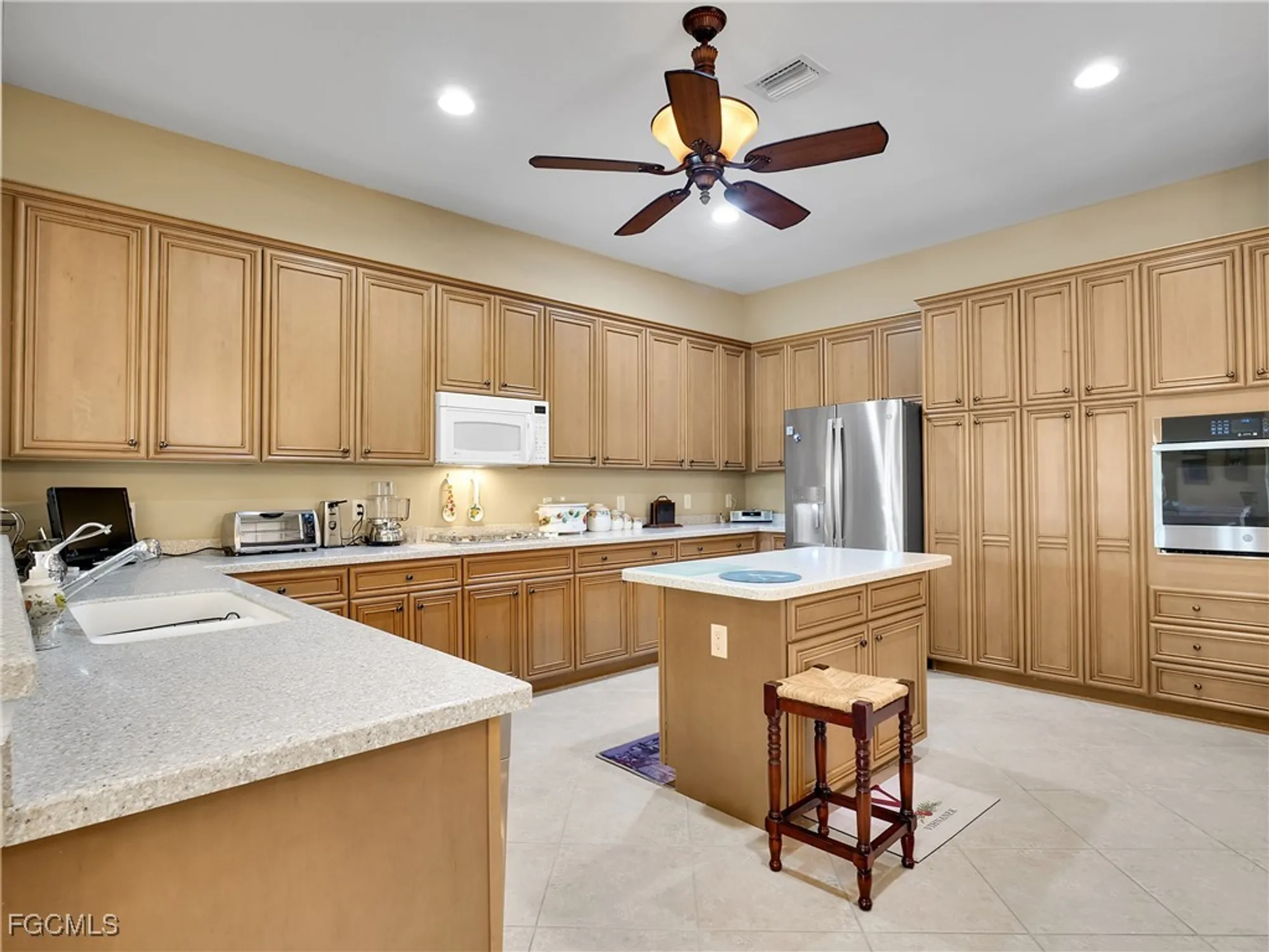 Property Slideshow image 10 of 46 | 10539 bellagio dr, Fort Myers, FL, 33913