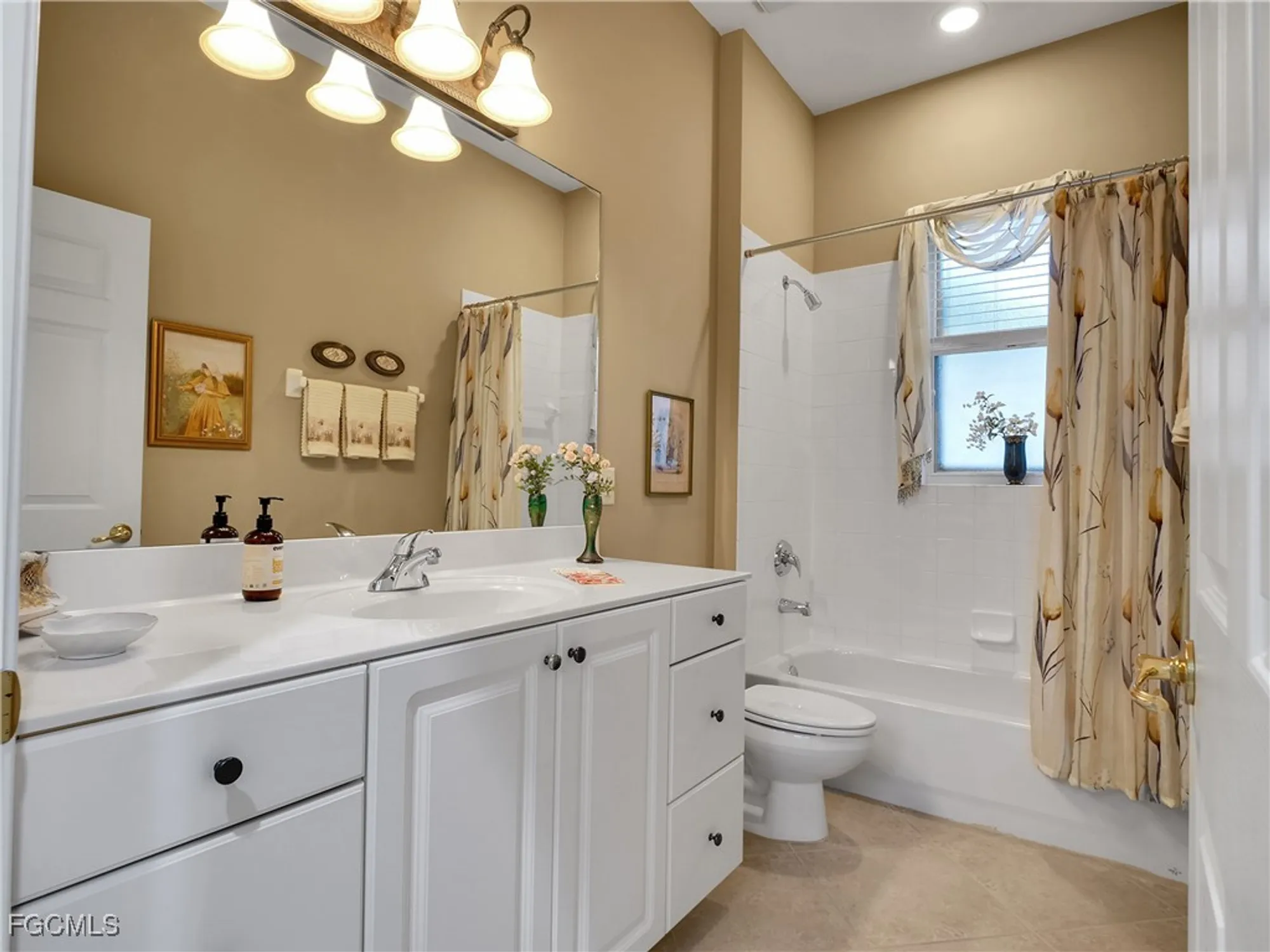 Property Slideshow image 25 of 46 | 10539 bellagio dr, Fort Myers, FL, 33913