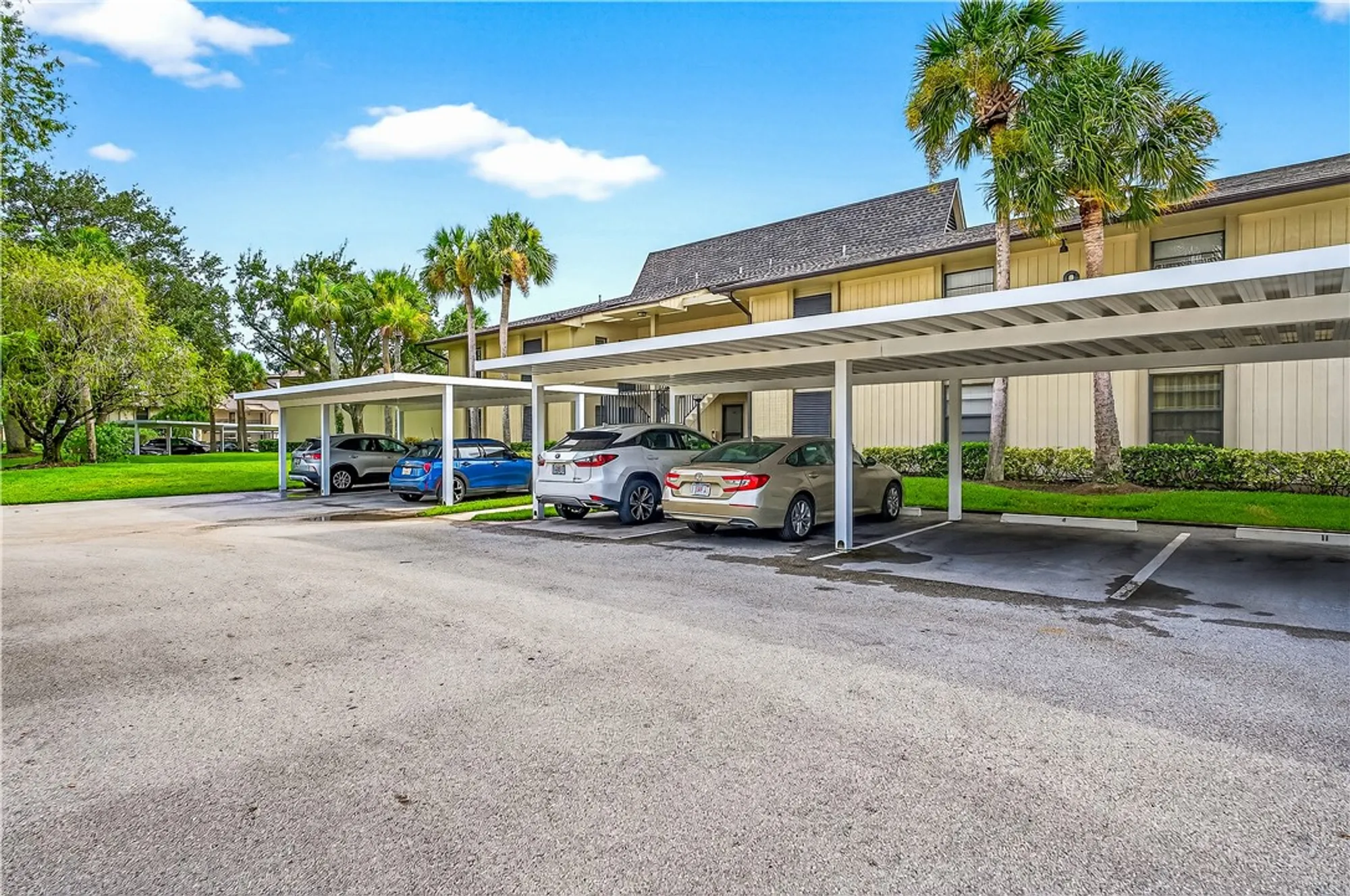 Property Slideshow image 27 of 35 | 9 plantation dr 201, Vero Beach, FL, 32966