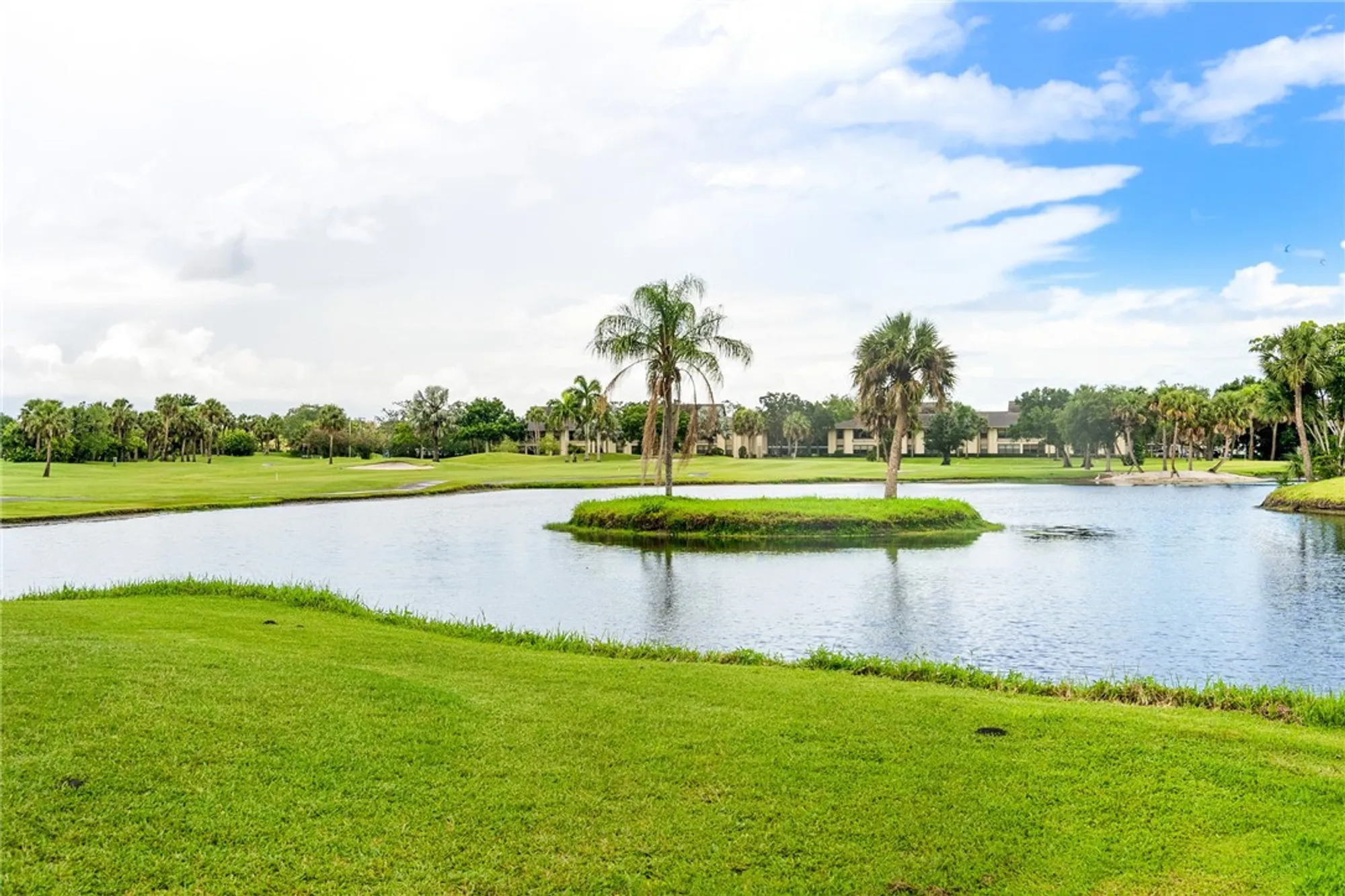 Property Slideshow image 32 of 35 | 9 plantation dr 201, Vero Beach, FL, 32966