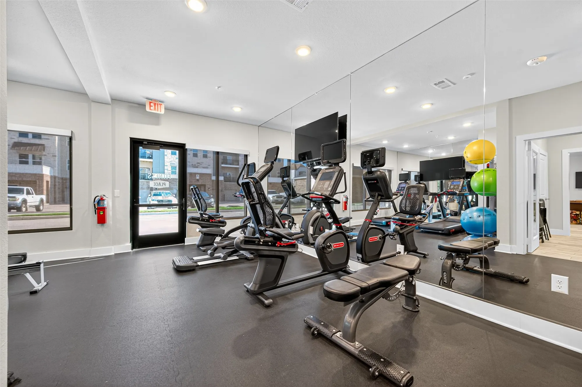 Property Slideshow image 28 of 37 | 6804 westview dr apt 1207, Houston, TX, 77055