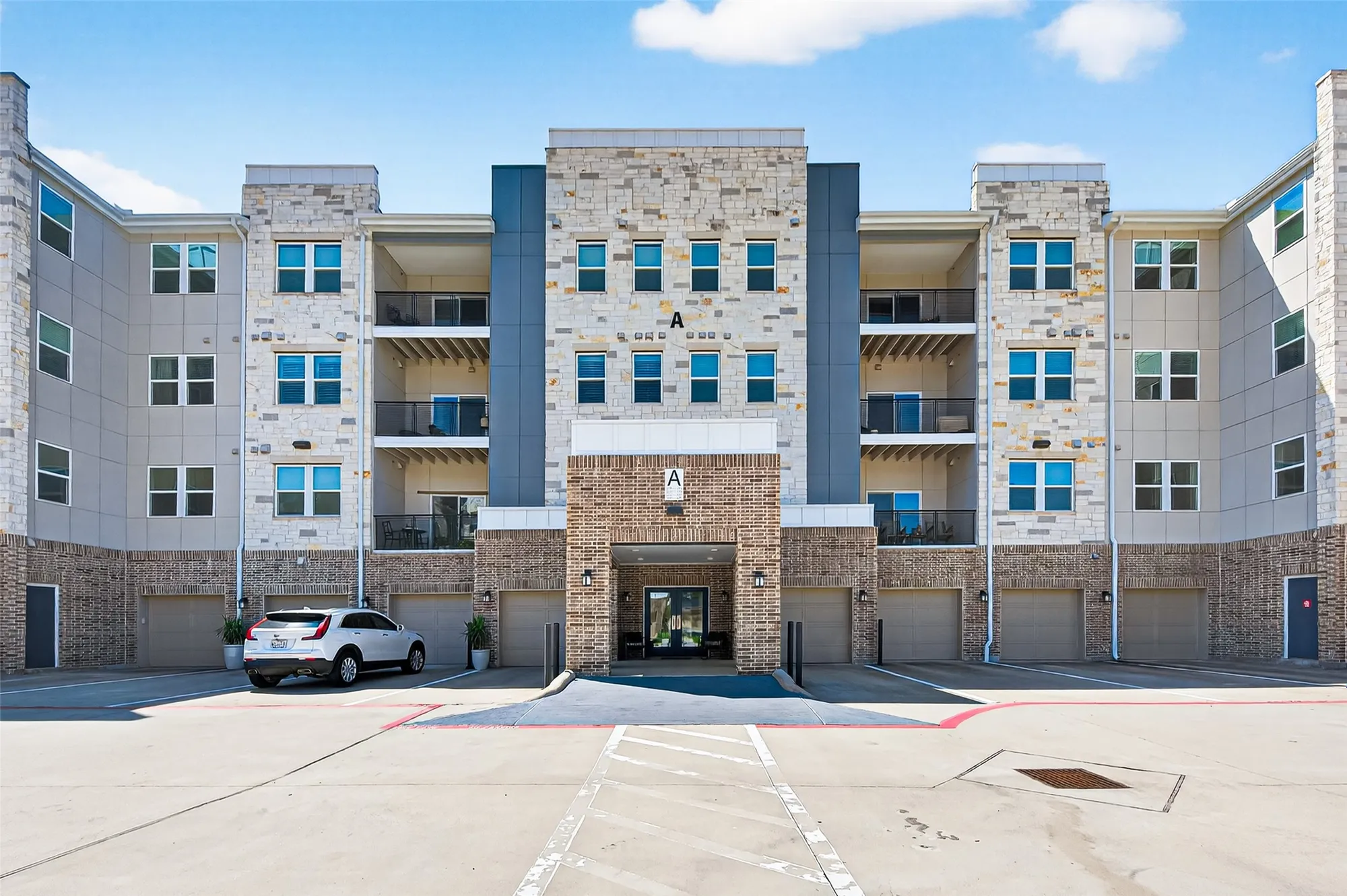 Property Slideshow image 2 of 37 | 6804 westview dr apt 1207, Houston, TX, 77055