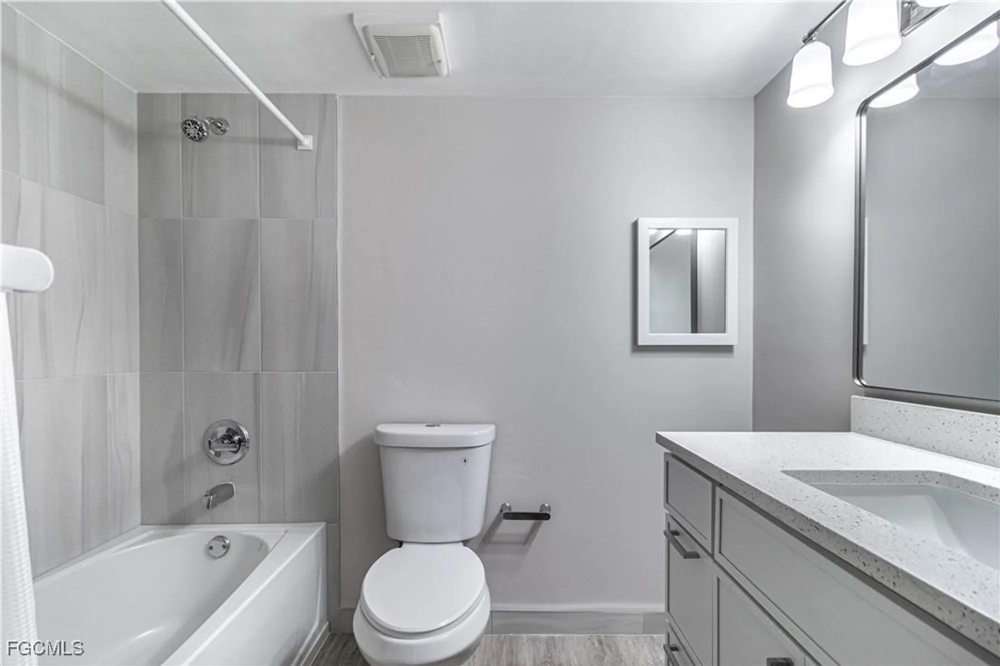 Property Slideshow image 11 of 37 | 6102 augusta dr 315, Fort Myers, FL, 33907