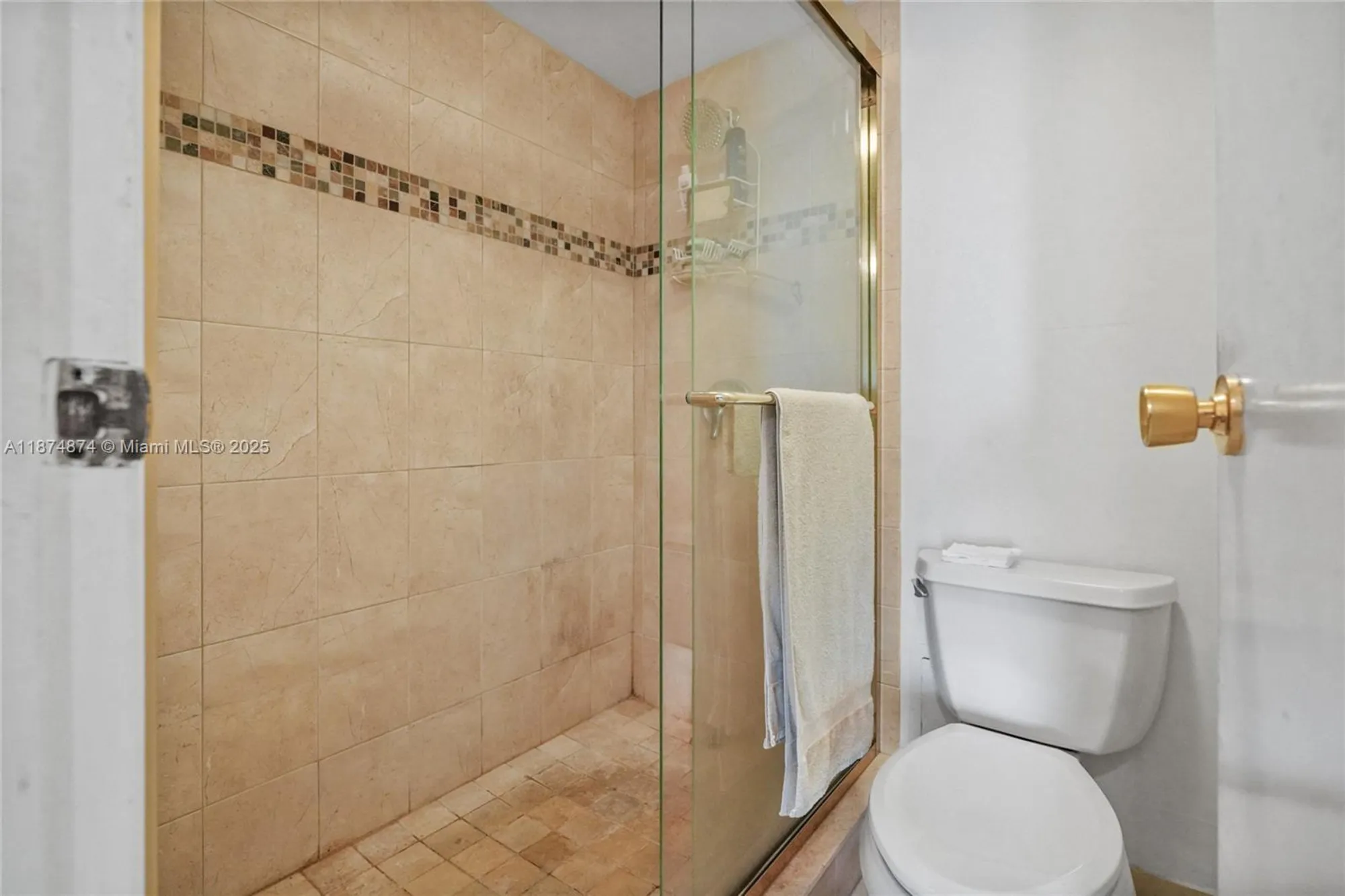 Property Slideshow image 14 of 32 | 20400 w country club dr 416, Aventura, FL, 33180