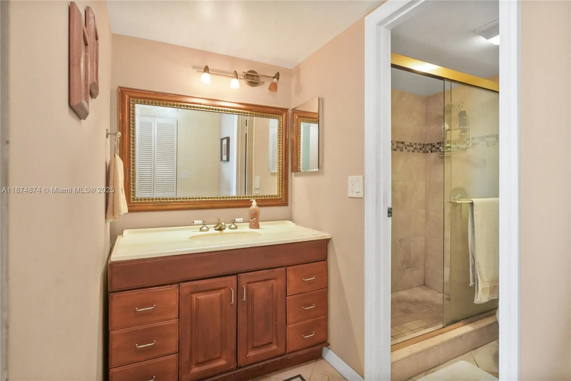 Property Slideshow image 15 of 32 | 20400 w country club dr 416, Aventura, FL, 33180