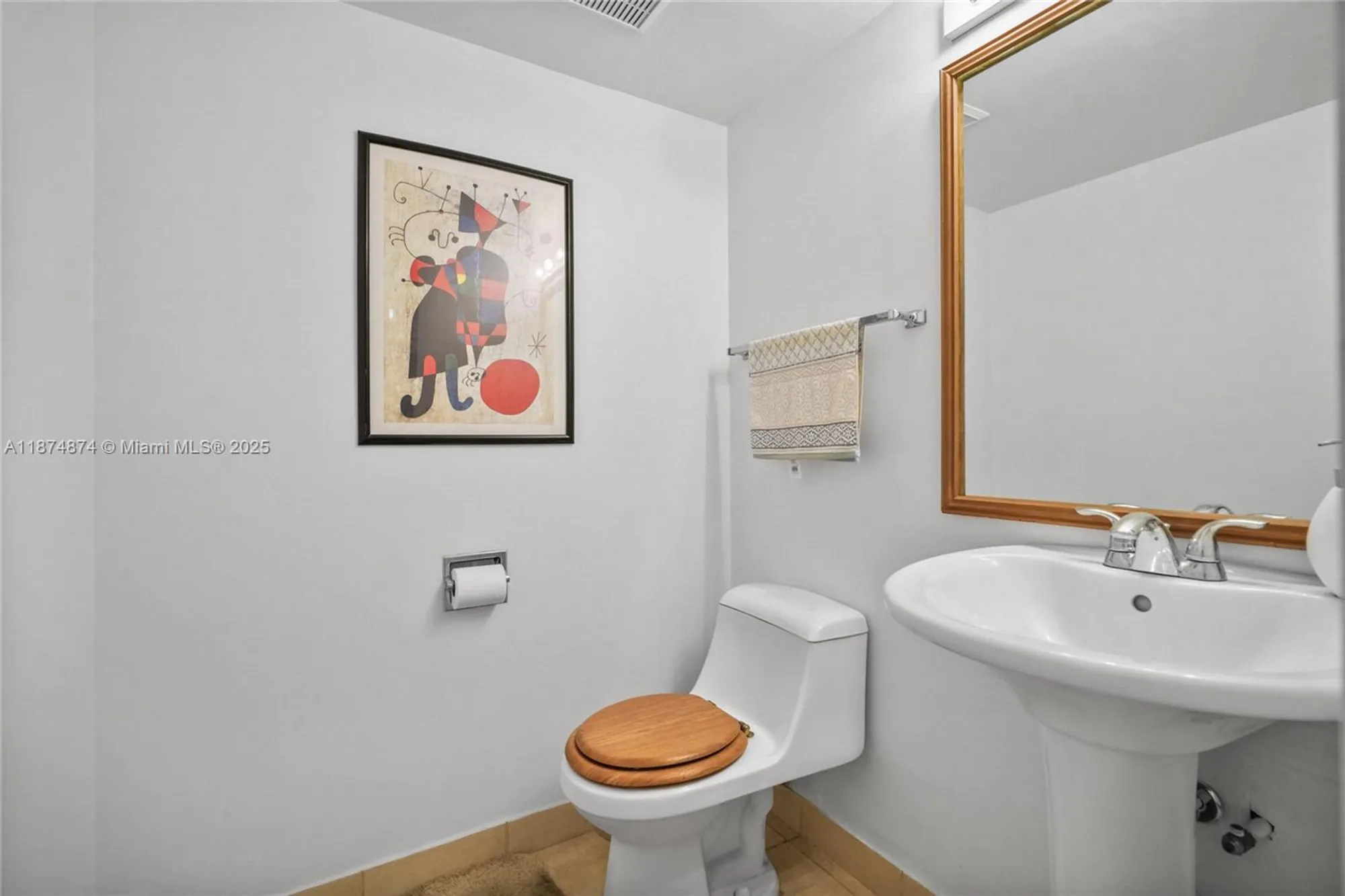 Property Slideshow image 17 of 32 | 20400 w country club dr 416, Aventura, FL, 33180