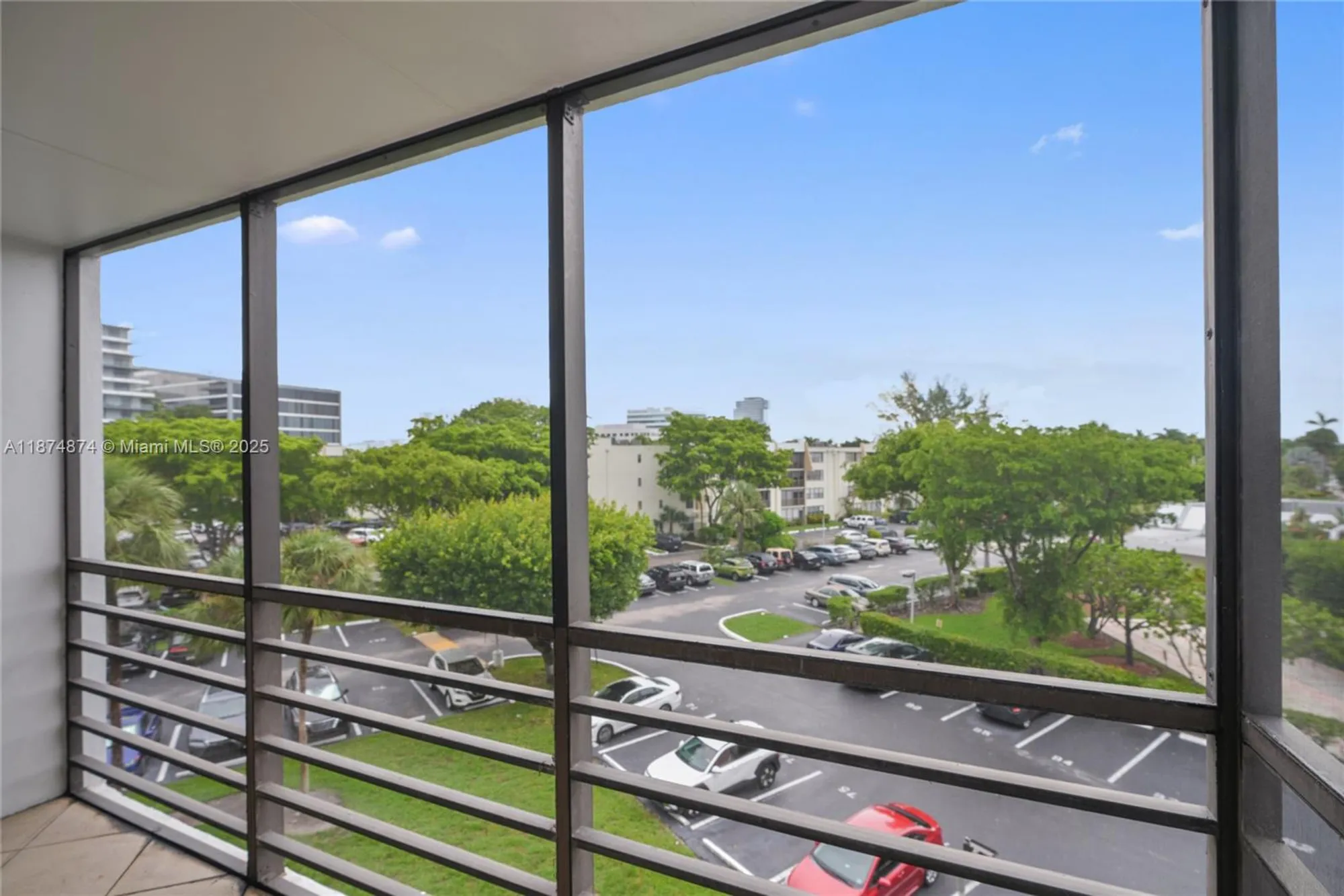 Property Slideshow image 19 of 32 | 20400 w country club dr 416, Aventura, FL, 33180