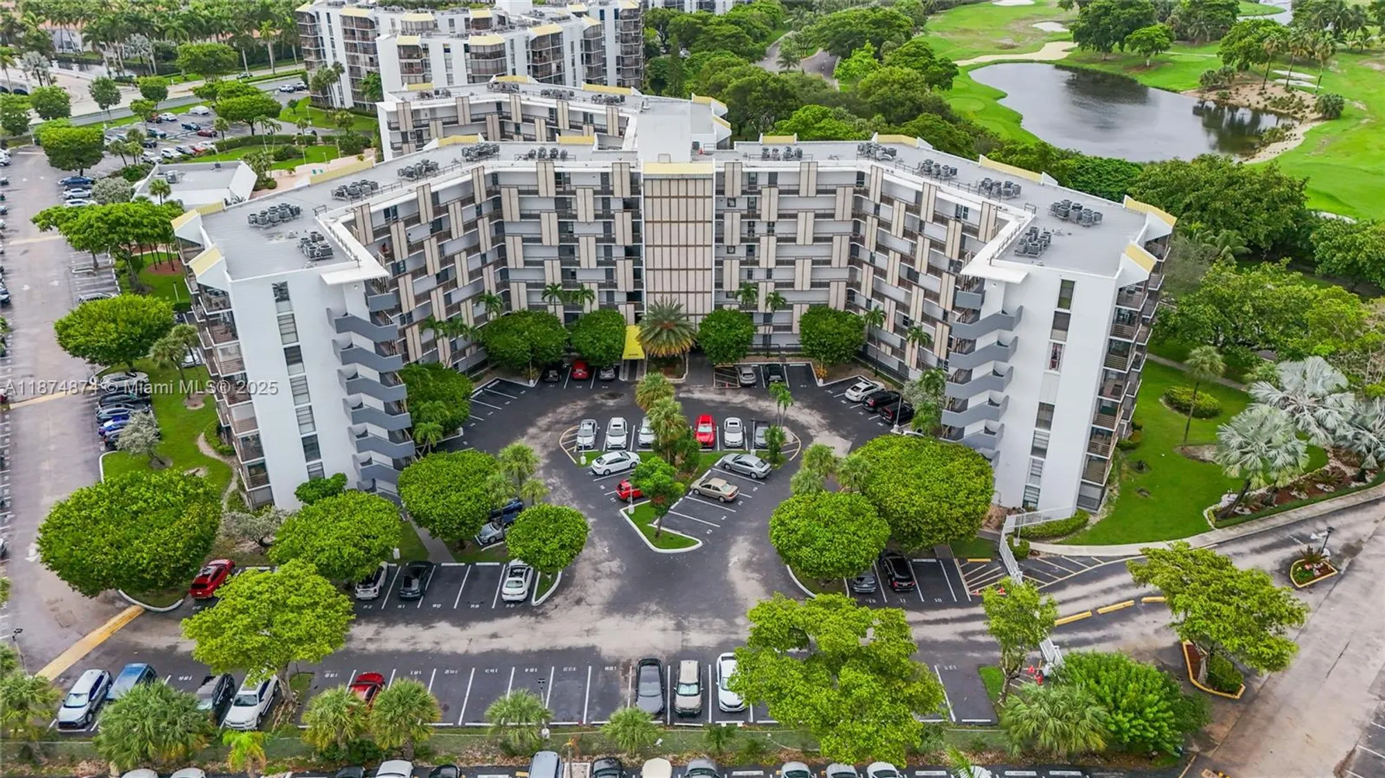 Property Slideshow image 1 of 32 | 20400 w country club dr 416, Aventura, FL, 33180