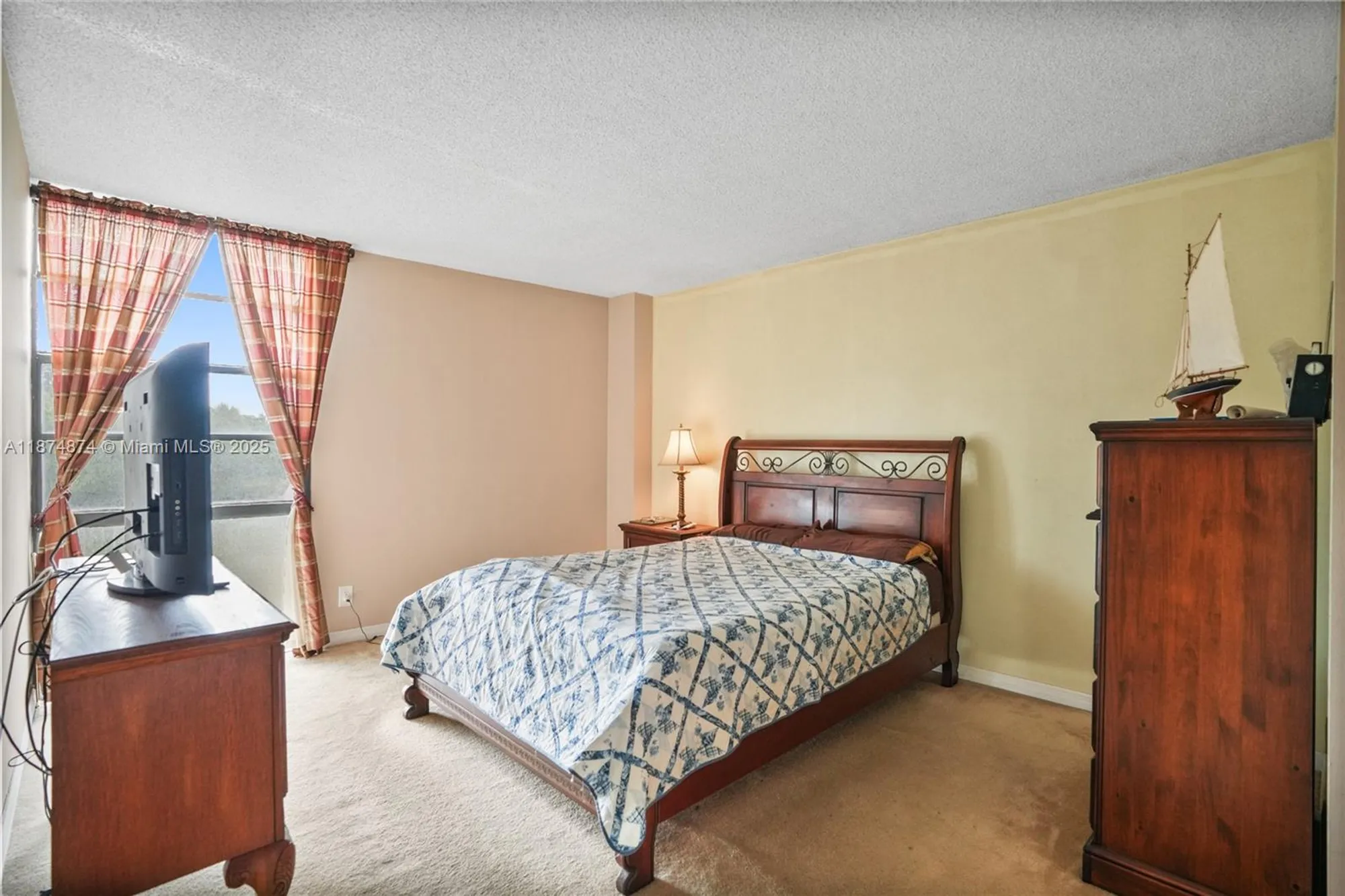 Property Slideshow image 11 of 32 | 20400 w country club dr 416, Aventura, FL, 33180