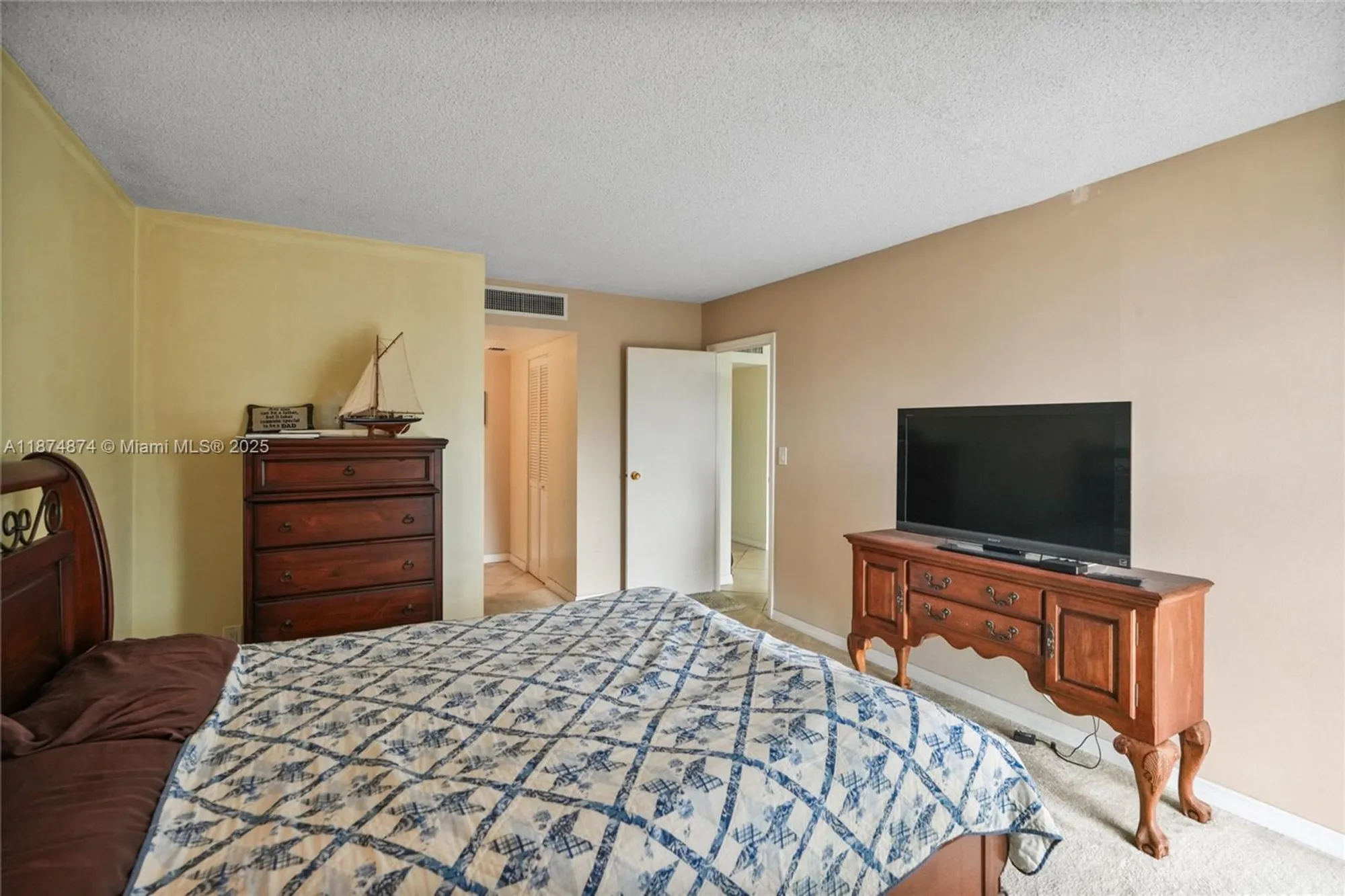 Property Slideshow image 13 of 32 | 20400 w country club dr 416, Aventura, FL, 33180