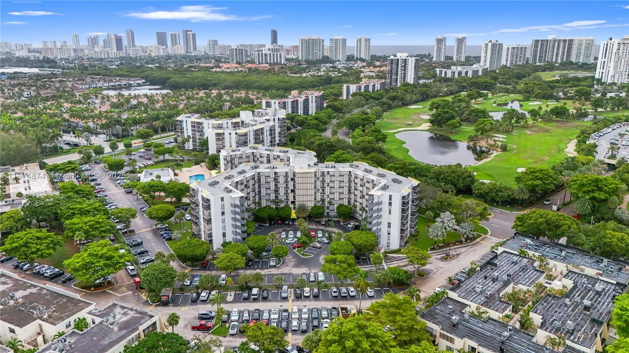 Property Slideshow image 25 of 32 | 20400 w country club dr 416, Aventura, FL, 33180