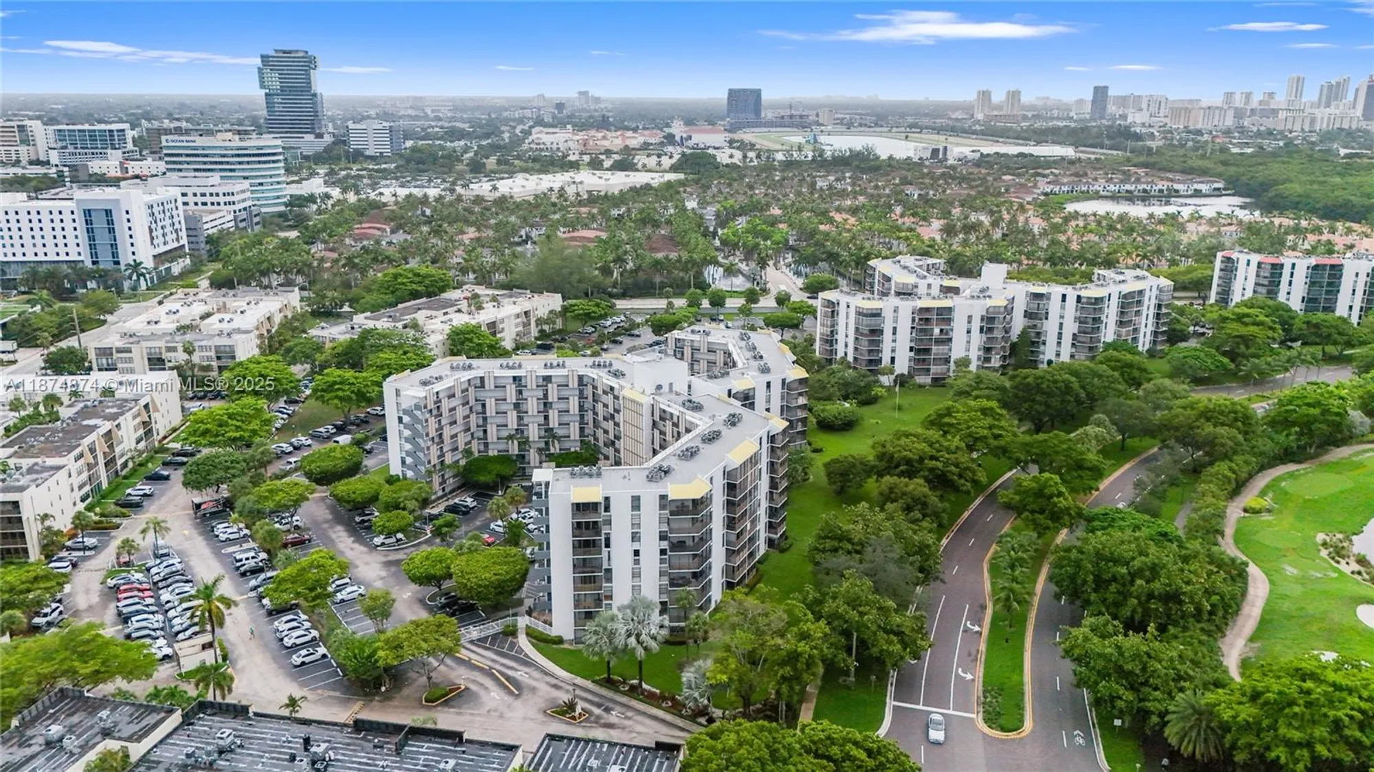 Property Slideshow image 26 of 32 | 20400 w country club dr 416, Aventura, FL, 33180