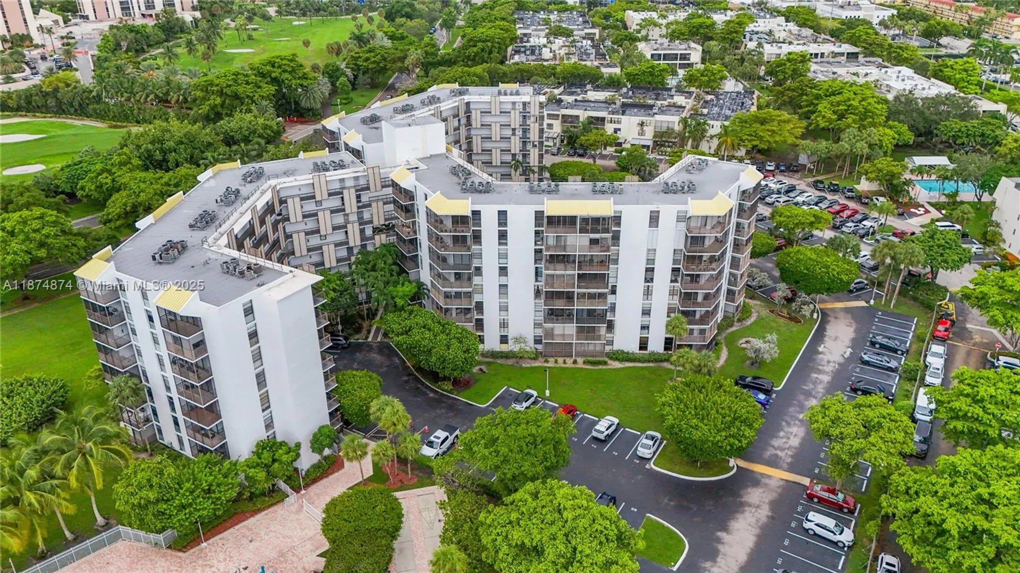 Property Slideshow image 23 of 32 | 20400 w country club dr 416, Aventura, FL, 33180