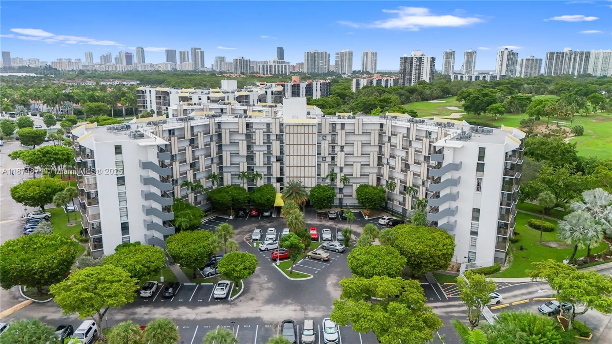 Property Slideshow image 32 of 32 | 20400 w country club dr 416, Aventura, FL, 33180