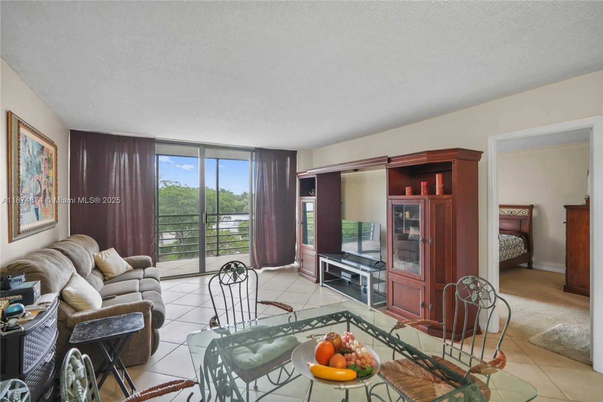 Property Slideshow image 4 of 32 | 20400 w country club dr 416, Aventura, FL, 33180