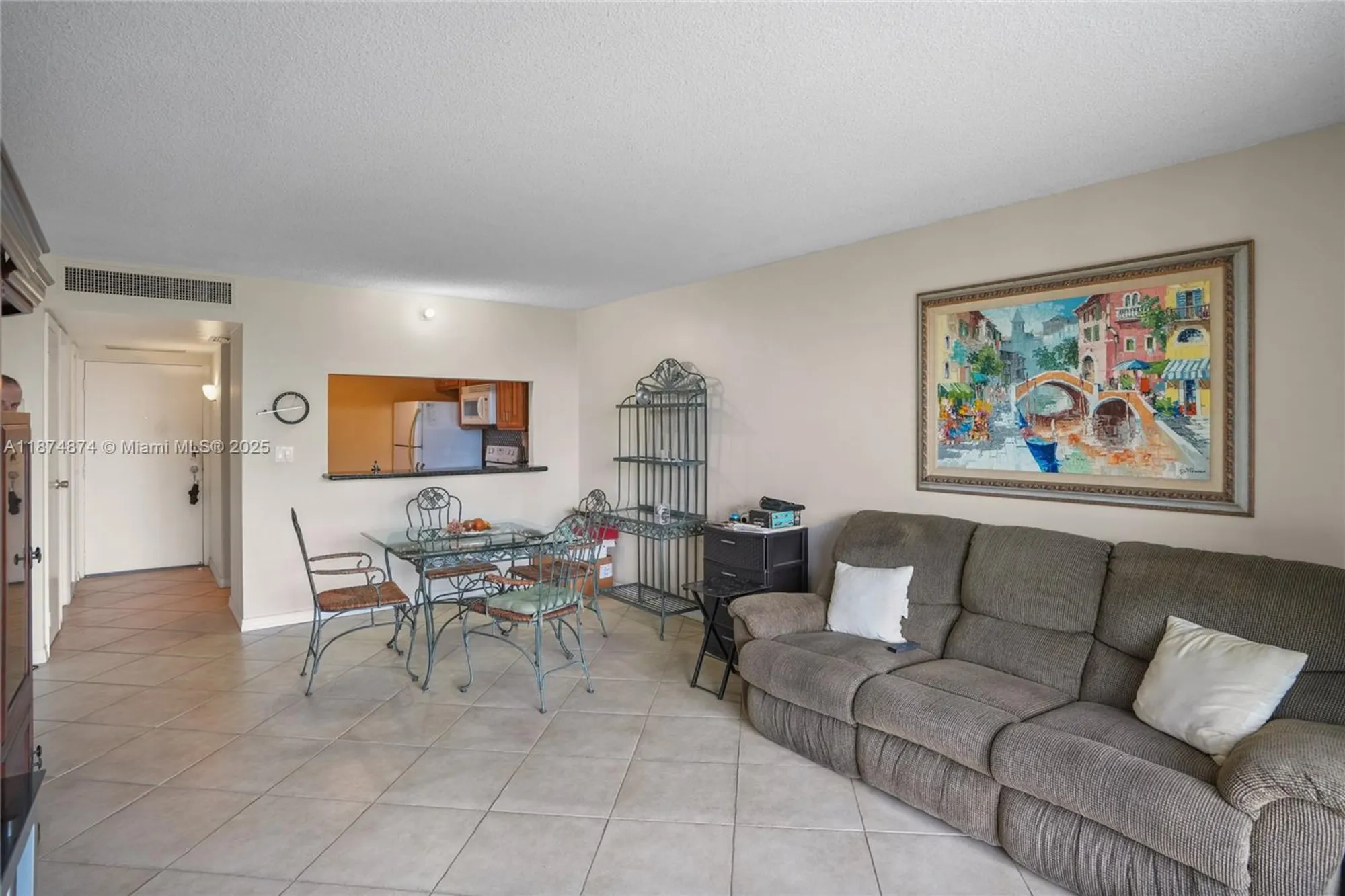Property Slideshow image 6 of 32 | 20400 w country club dr 416, Aventura, FL, 33180