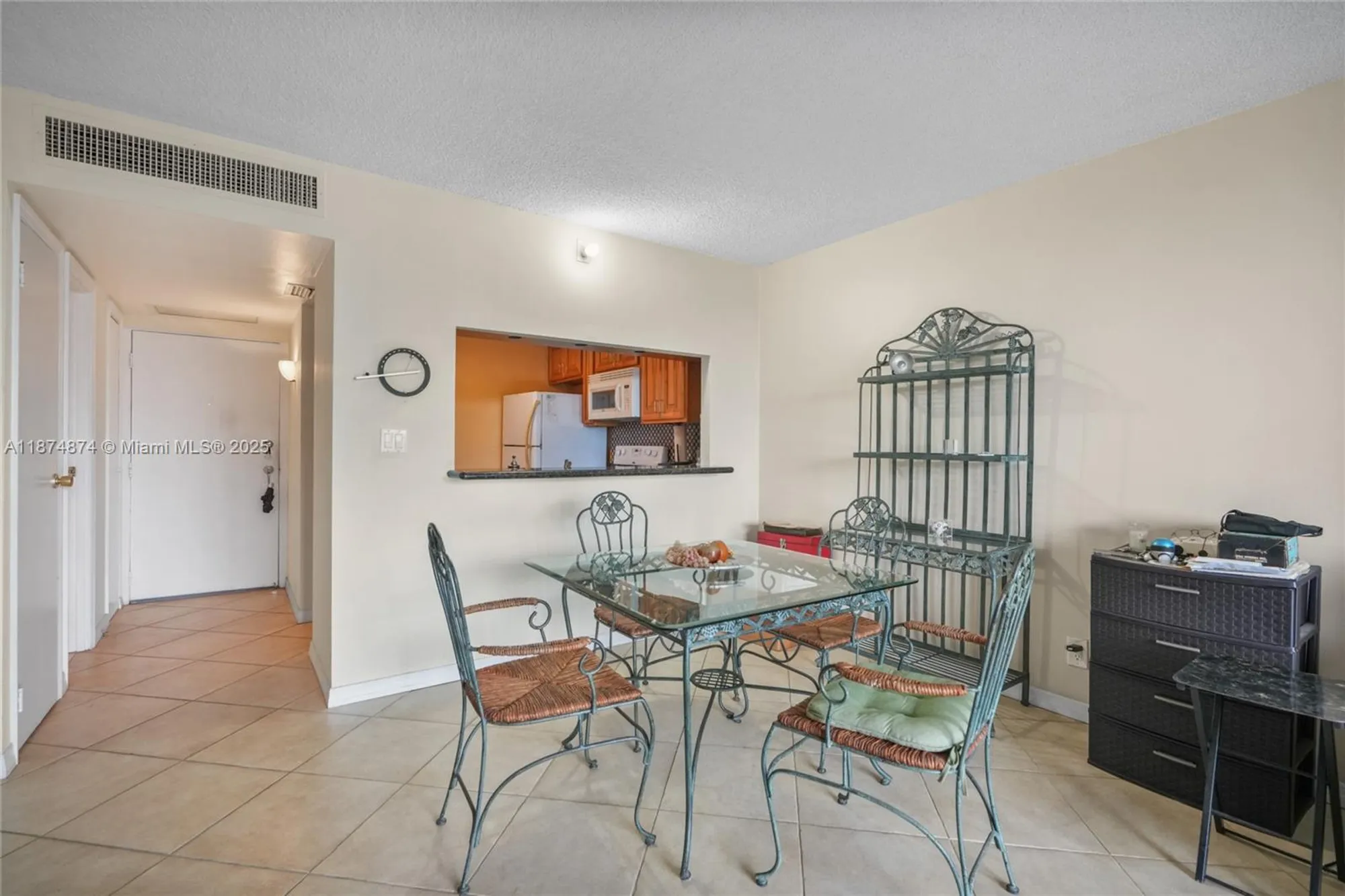 Property Slideshow image 8 of 32 | 20400 w country club dr 416, Aventura, FL, 33180