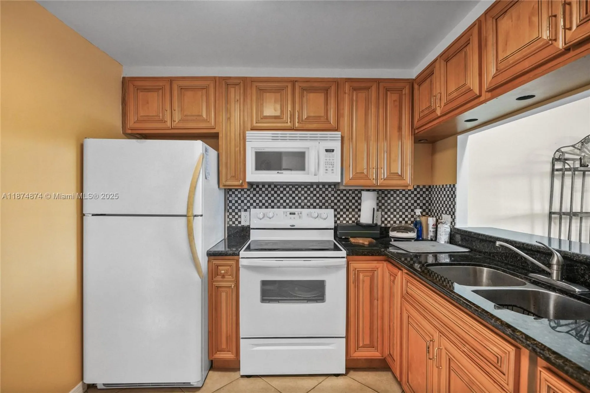 Property Slideshow image 9 of 32 | 20400 w country club dr 416, Aventura, FL, 33180