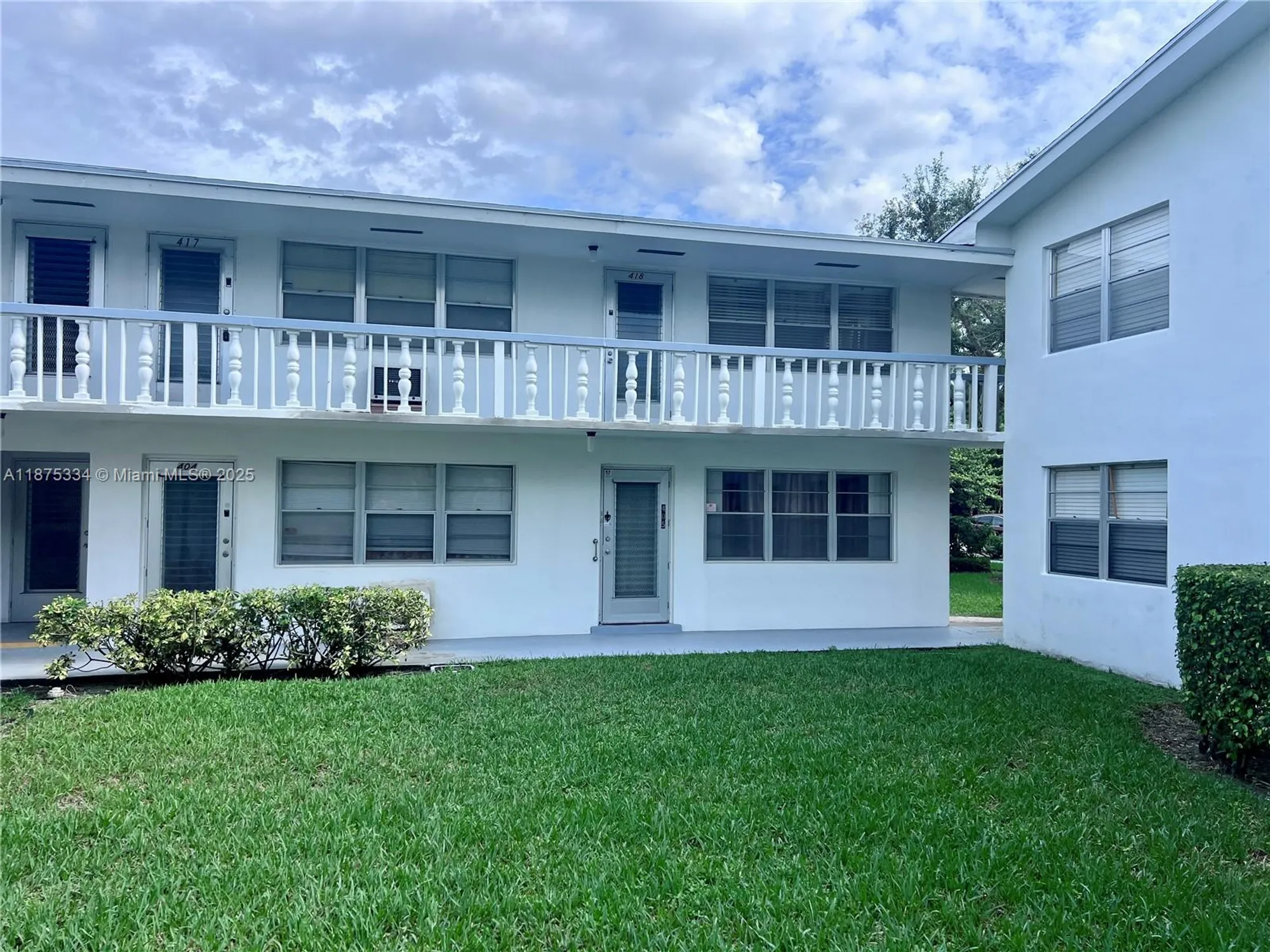 Property Slideshow image 2 of 29 | 418 sheffield q # 418, West Palm Beach, FL, 33417