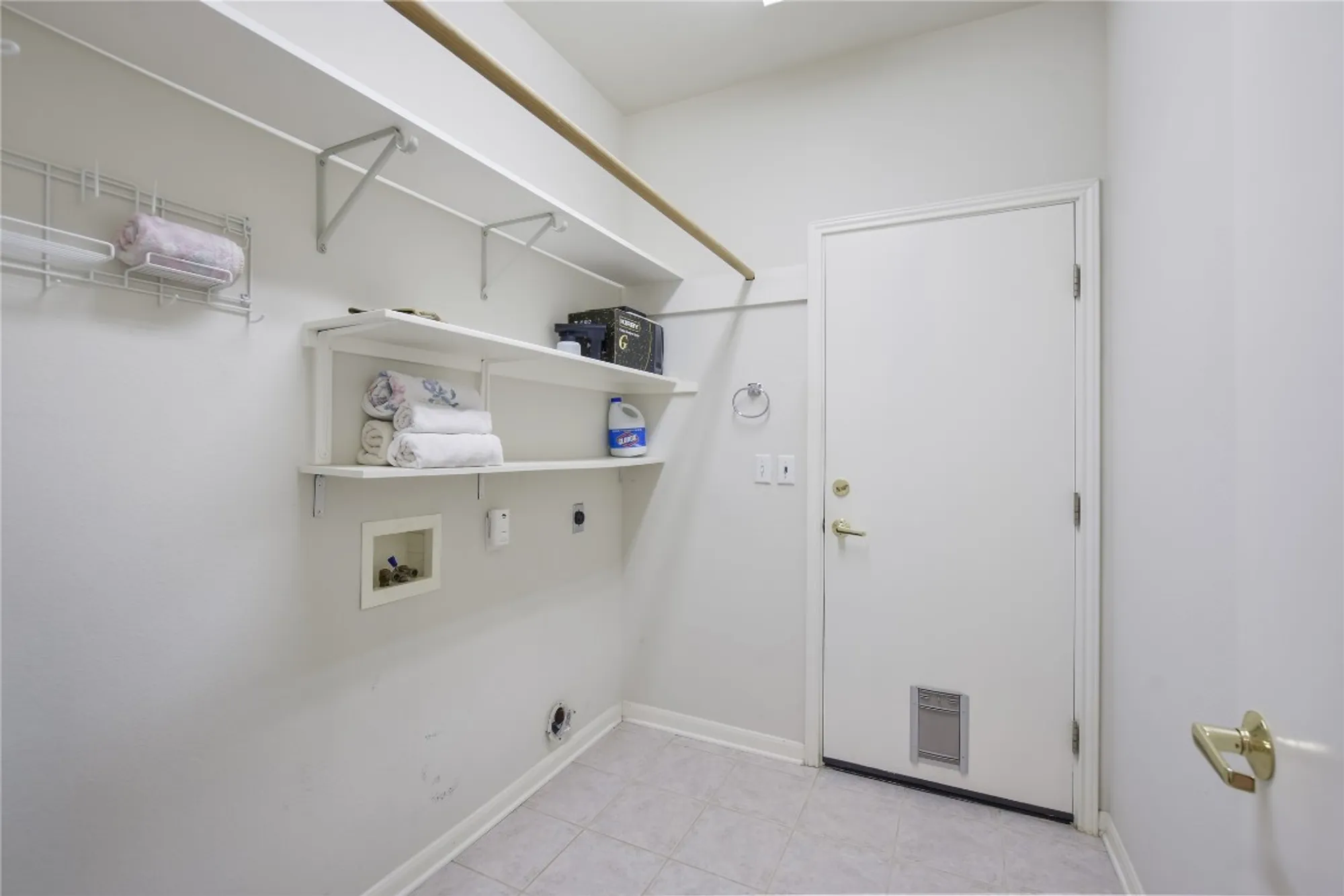 Property Slideshow image 15 of 27 | 197 trail rider way, Georgetown, TX, 78633