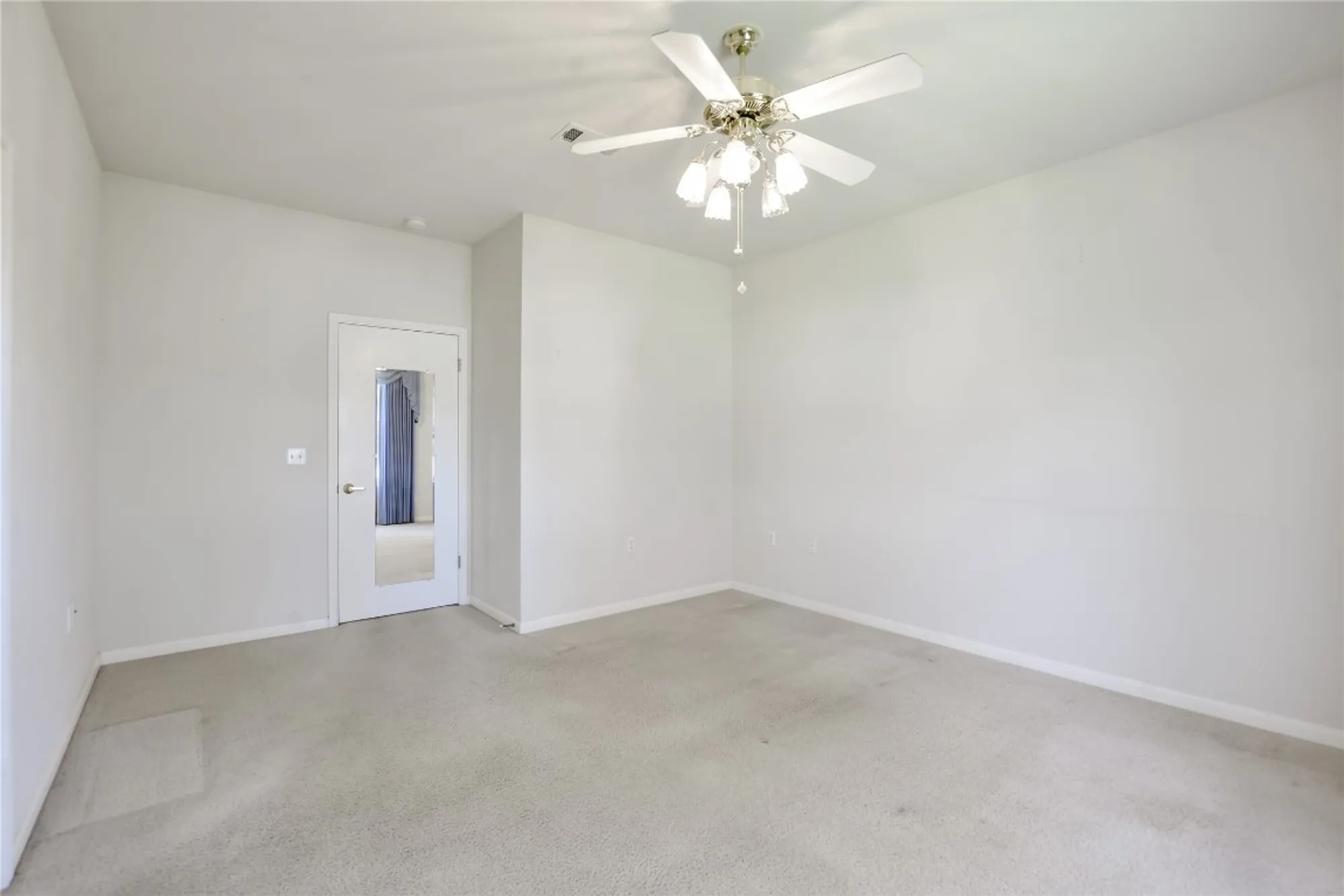 Property Slideshow image 19 of 27 | 197 trail rider way, Georgetown, TX, 78633