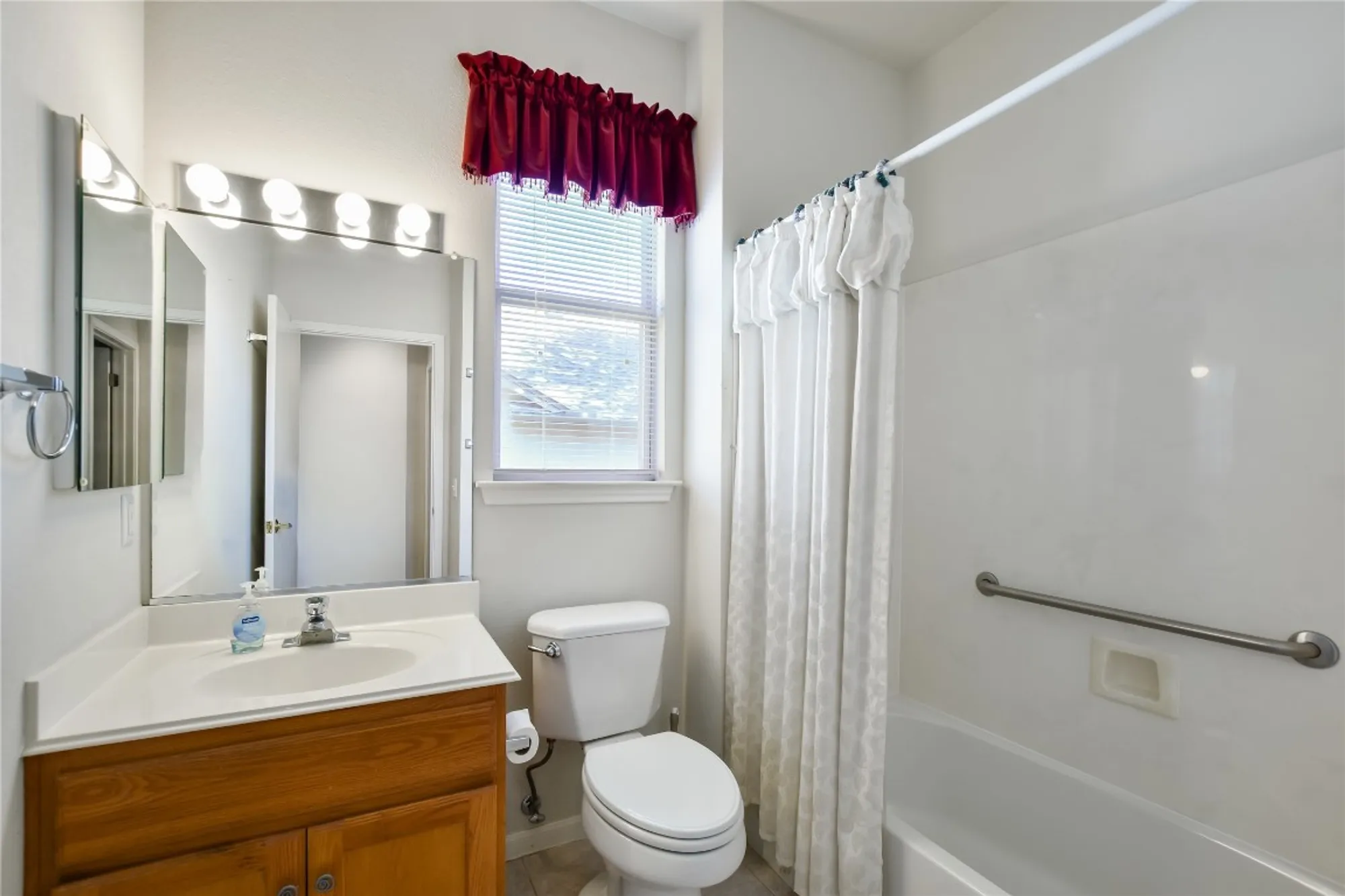 Property Slideshow image 26 of 27 | 197 trail rider way, Georgetown, TX, 78633