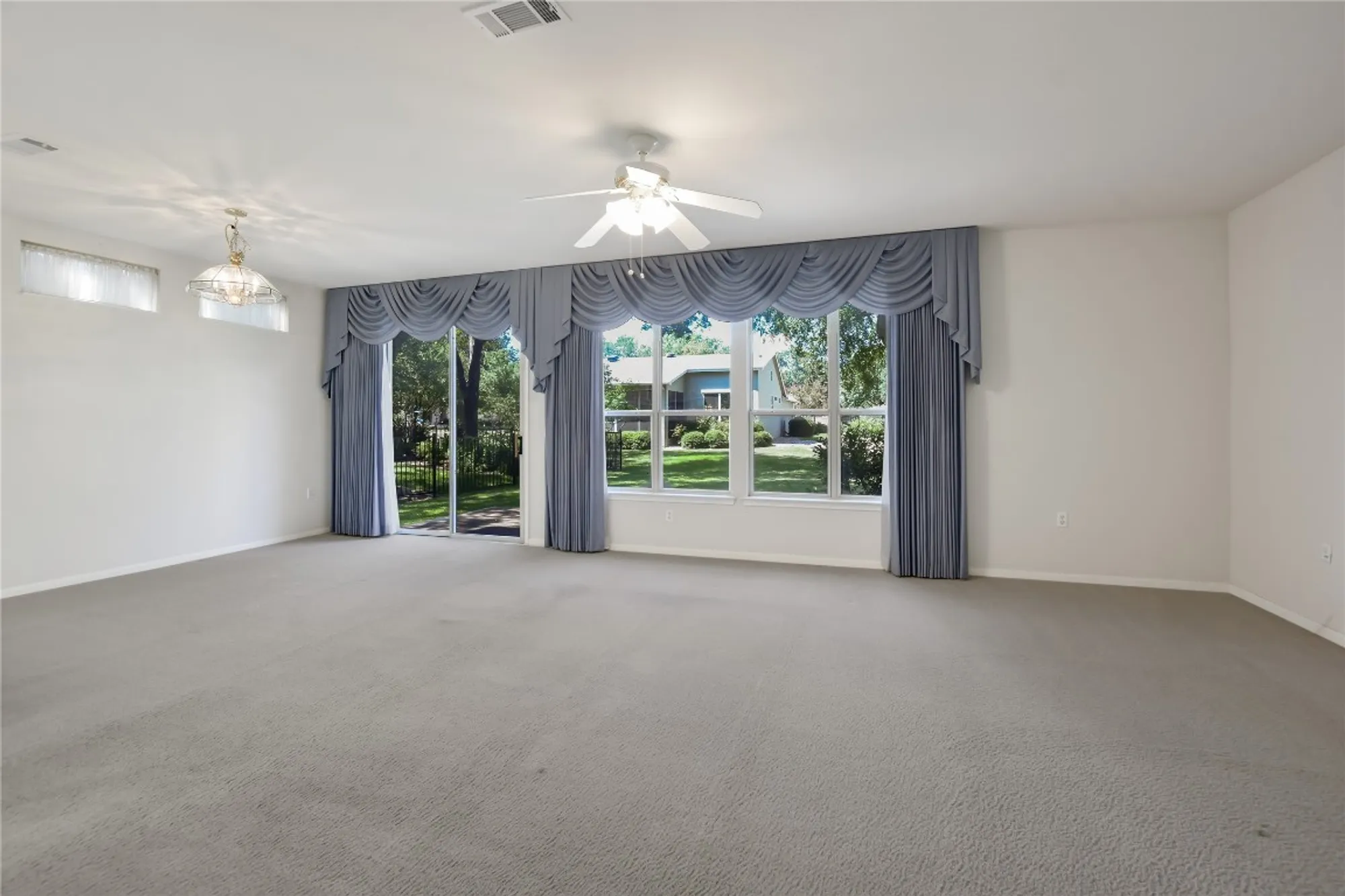 Property Slideshow image 5 of 27 | 197 trail rider way, Georgetown, TX, 78633