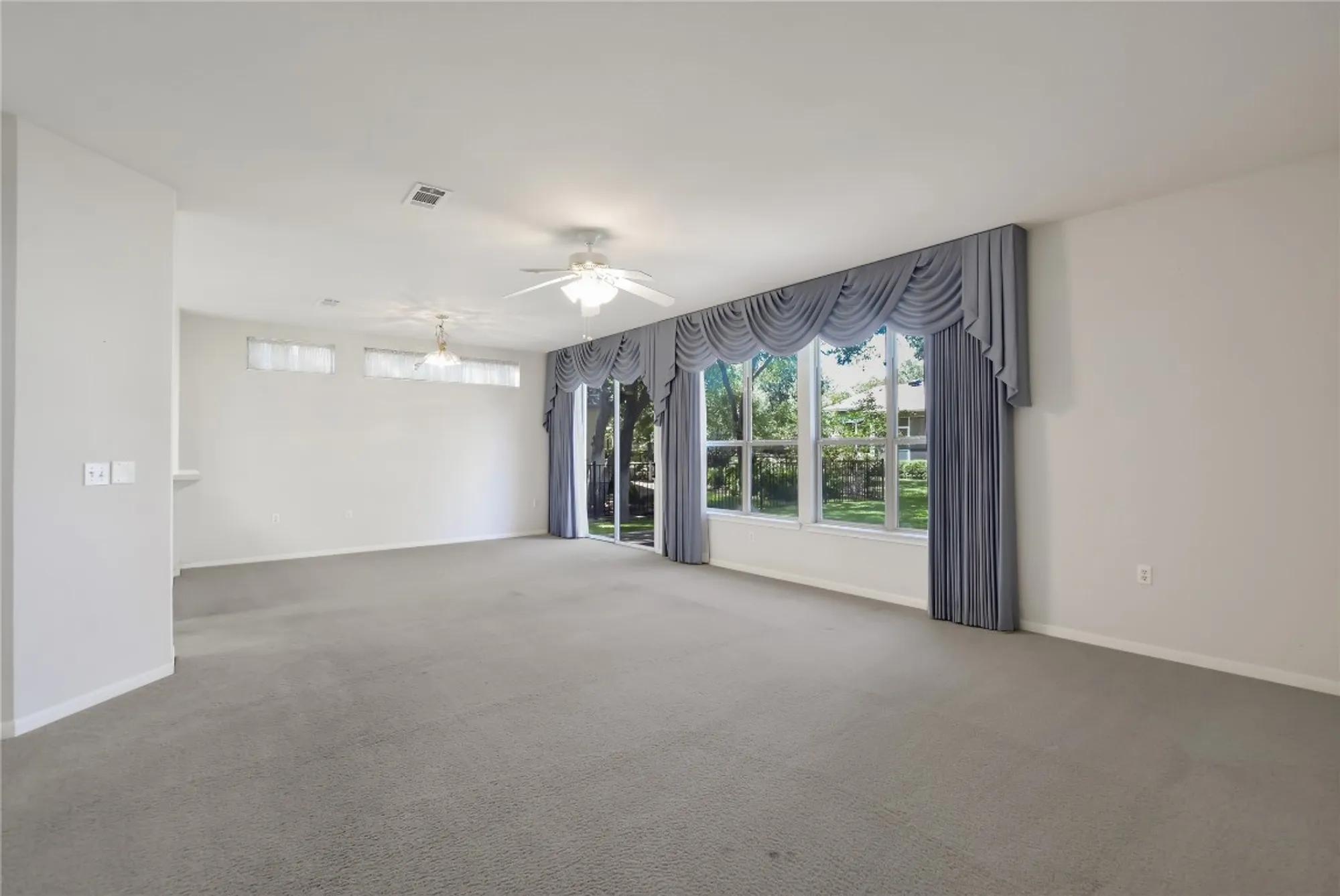 Property Slideshow image 6 of 27 | 197 trail rider way, Georgetown, TX, 78633