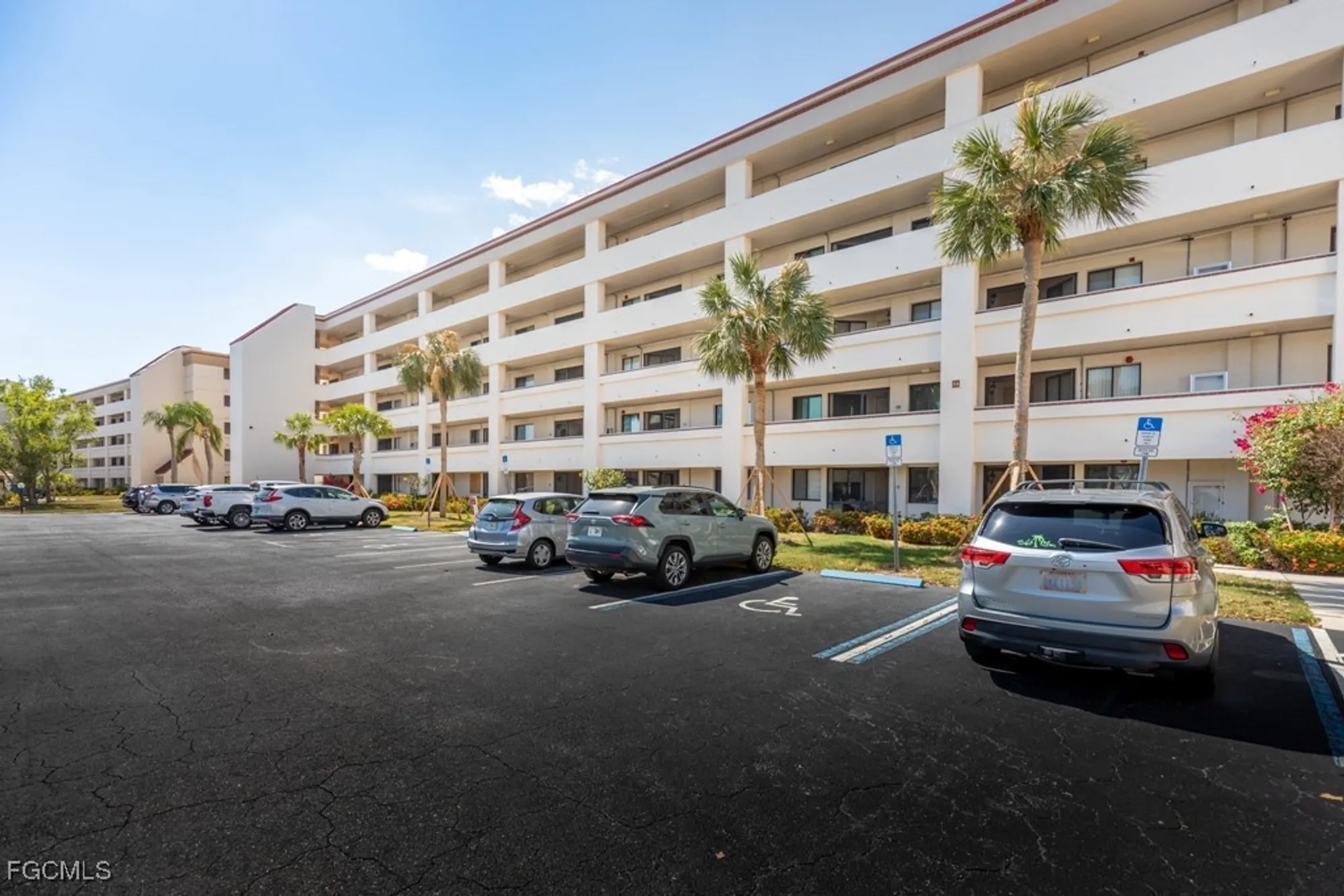 Property Slideshow image 10 of 36 | 7410 lake breeze dr 208, Fort Myers, FL, 33907