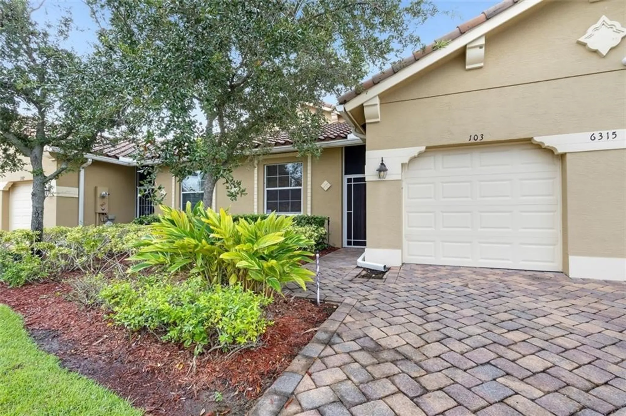 Property Slideshow image 2 of 36 | 6315 oxford cir unit 103c, Vero Beach, FL, 32966