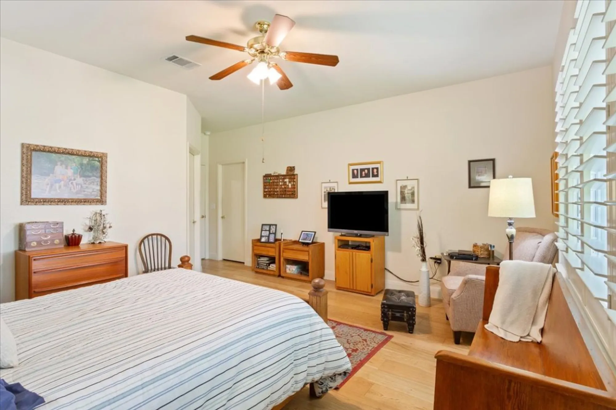 Property Slideshow image 14 of 21 | 104 lynn cv, Georgetown, TX, 78633