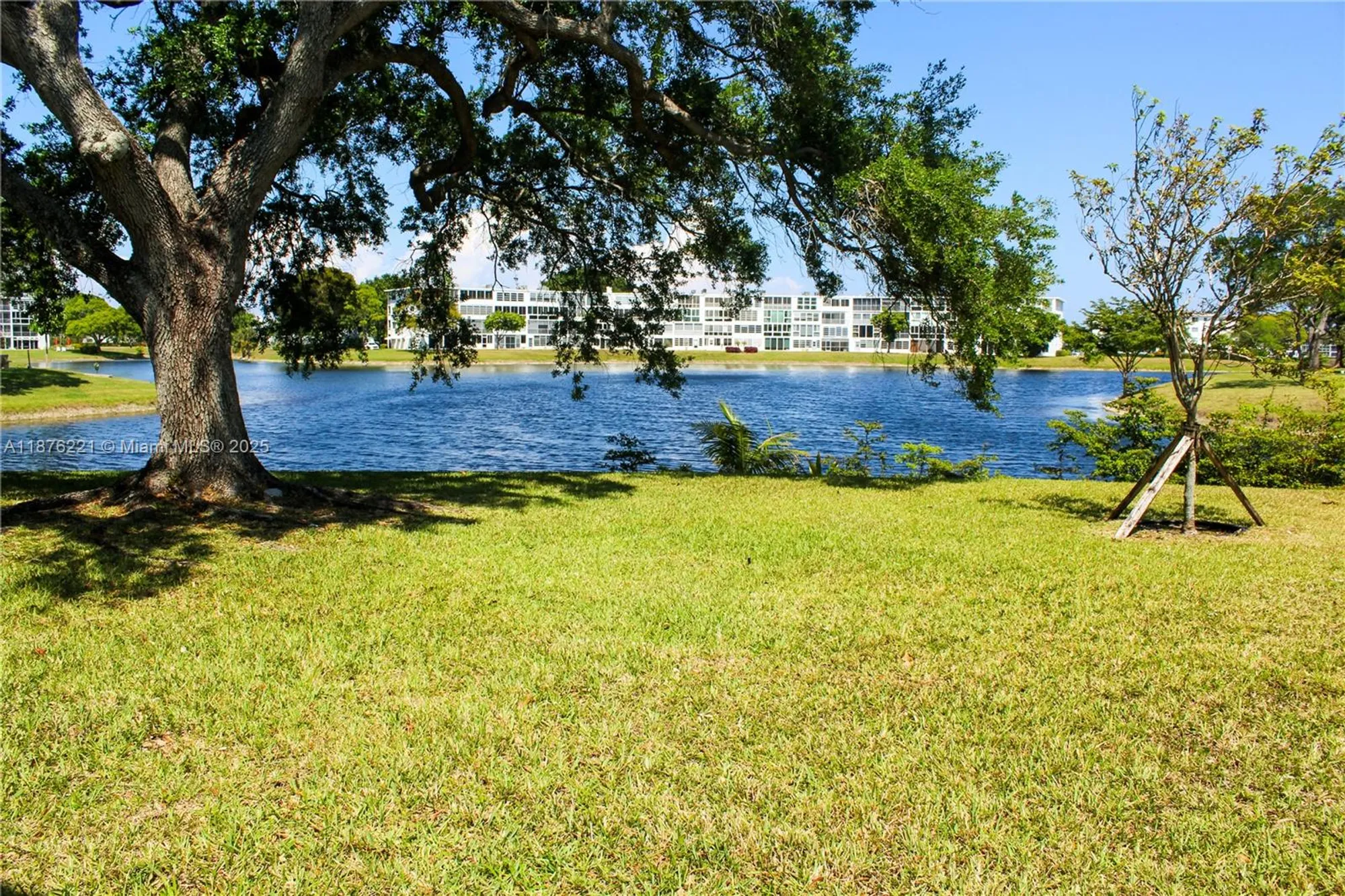 Property Slideshow image 10 of 10 | 319 newport v # 319, Deerfield Beach, FL, 33442