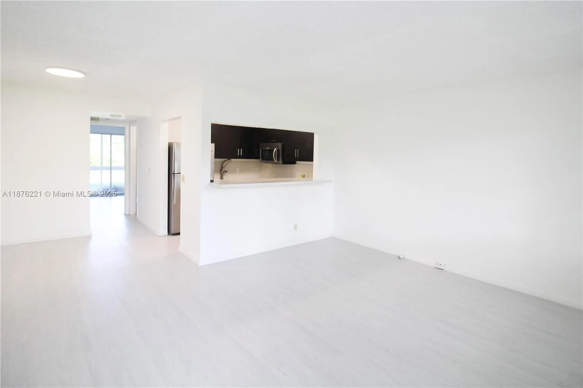 Property Slideshow image 2 of 10 | 319 newport v # 319, Deerfield Beach, FL, 33442