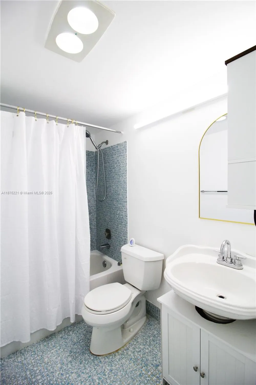 Property Slideshow image 6 of 10 | 319 newport v # 319, Deerfield Beach, FL, 33442