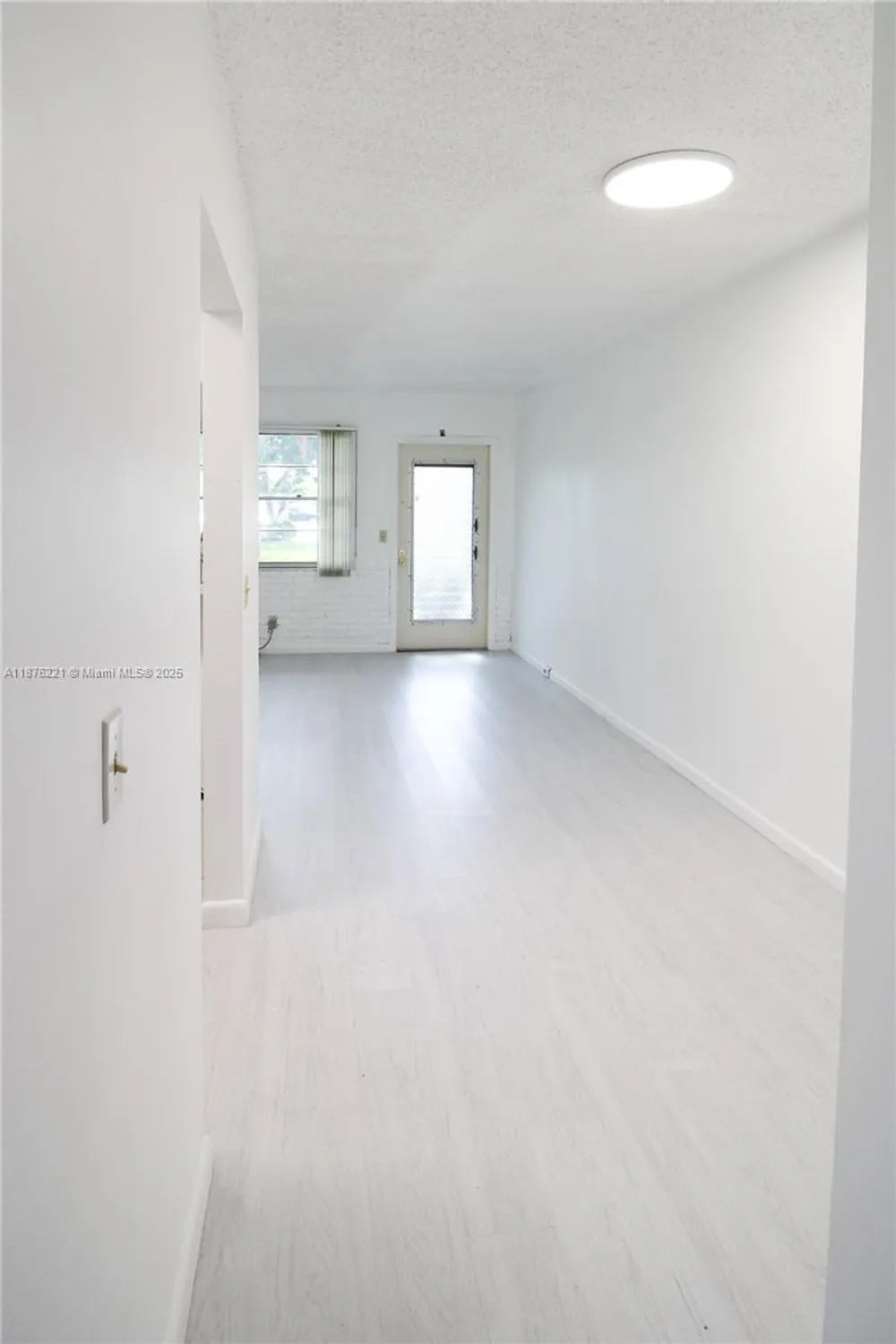 Property Slideshow image 7 of 10 | 319 newport v # 319, Deerfield Beach, FL, 33442