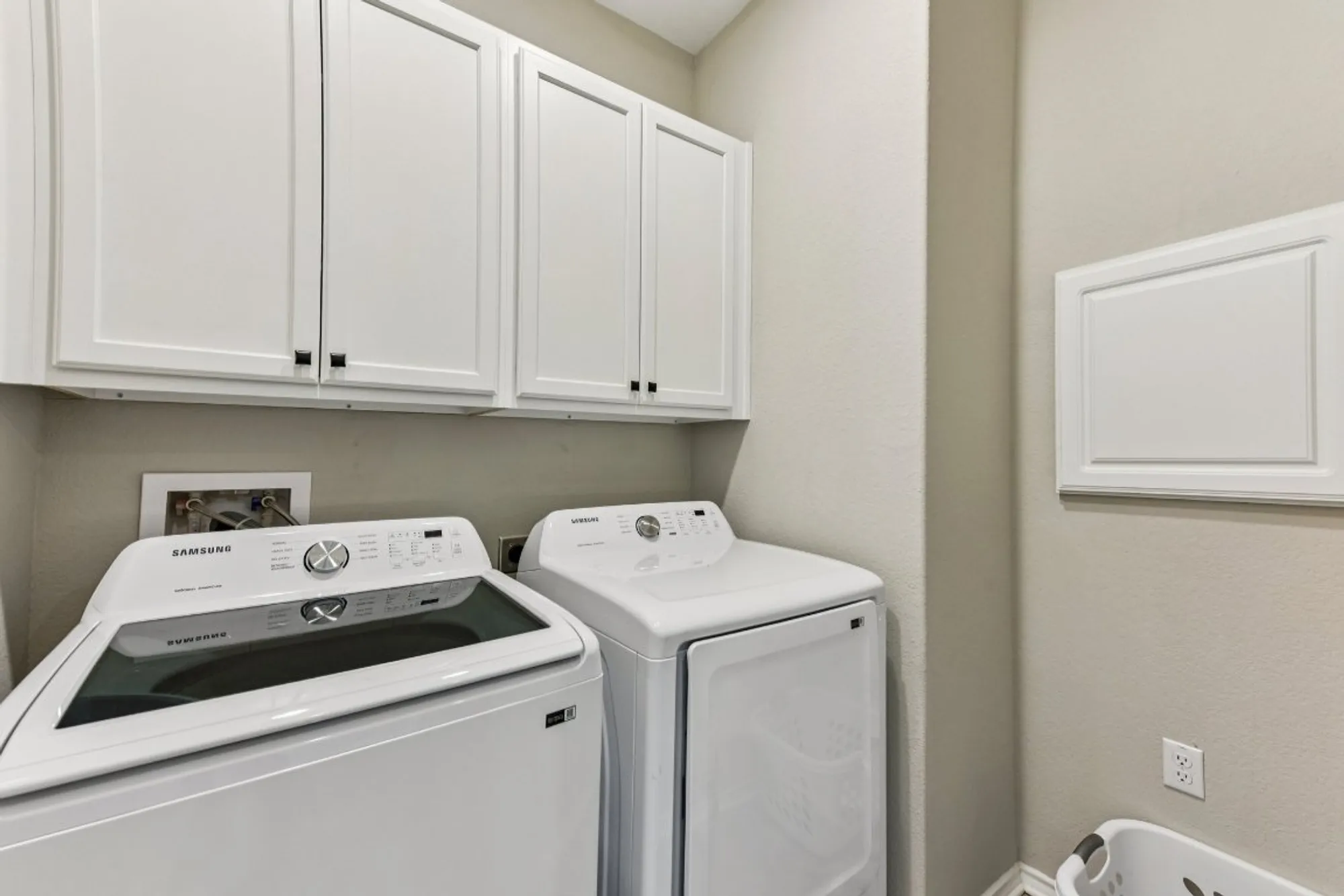 Property Slideshow image 22 of 40 | 106 kitty hawk rd, Georgetown, TX, 78633