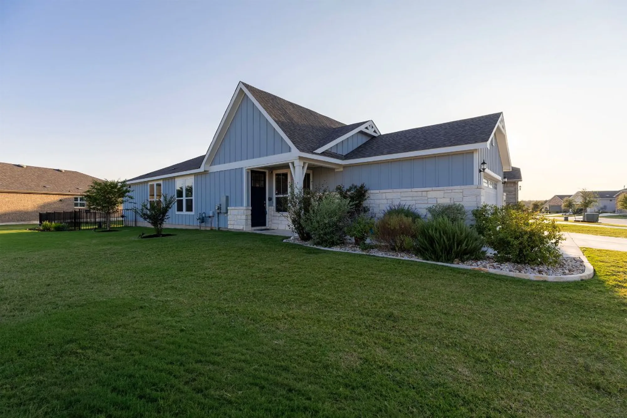 Property Slideshow image 4 of 32 | 101 bristol cv, Georgetown, TX, 78633