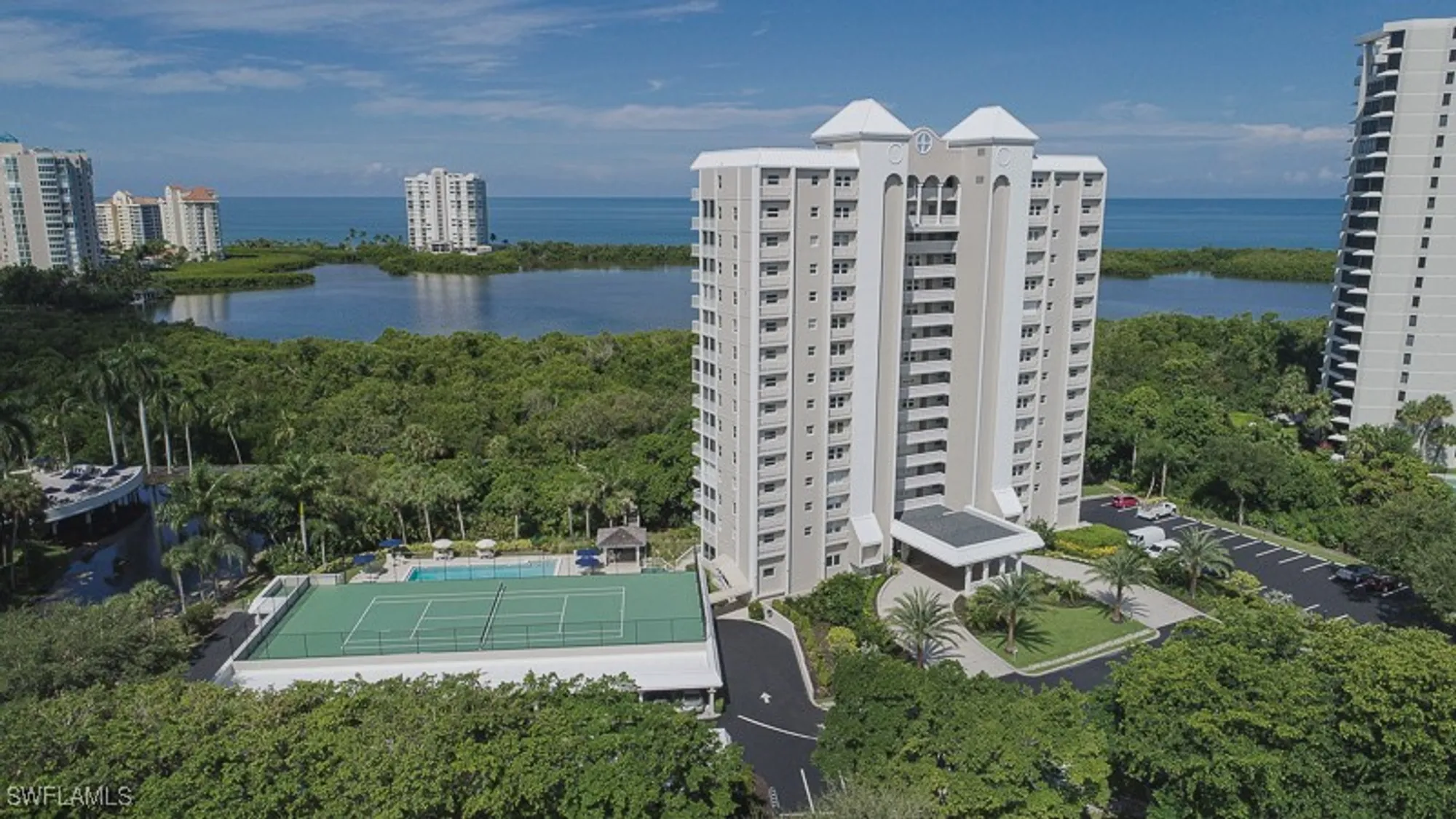 Property Slideshow image 13 of 33 | 5501 heron point dr 504, Naples, FL, 34108