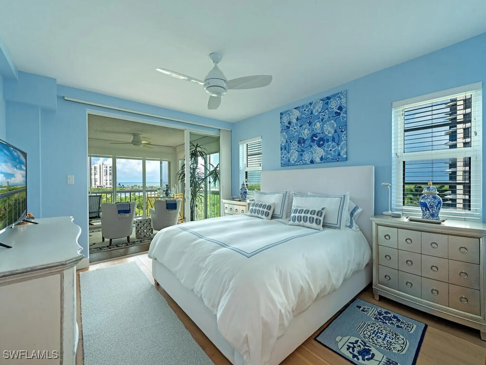 Property Slideshow image 8 of 33 | 5501 heron point dr 504, Naples, FL, 34108