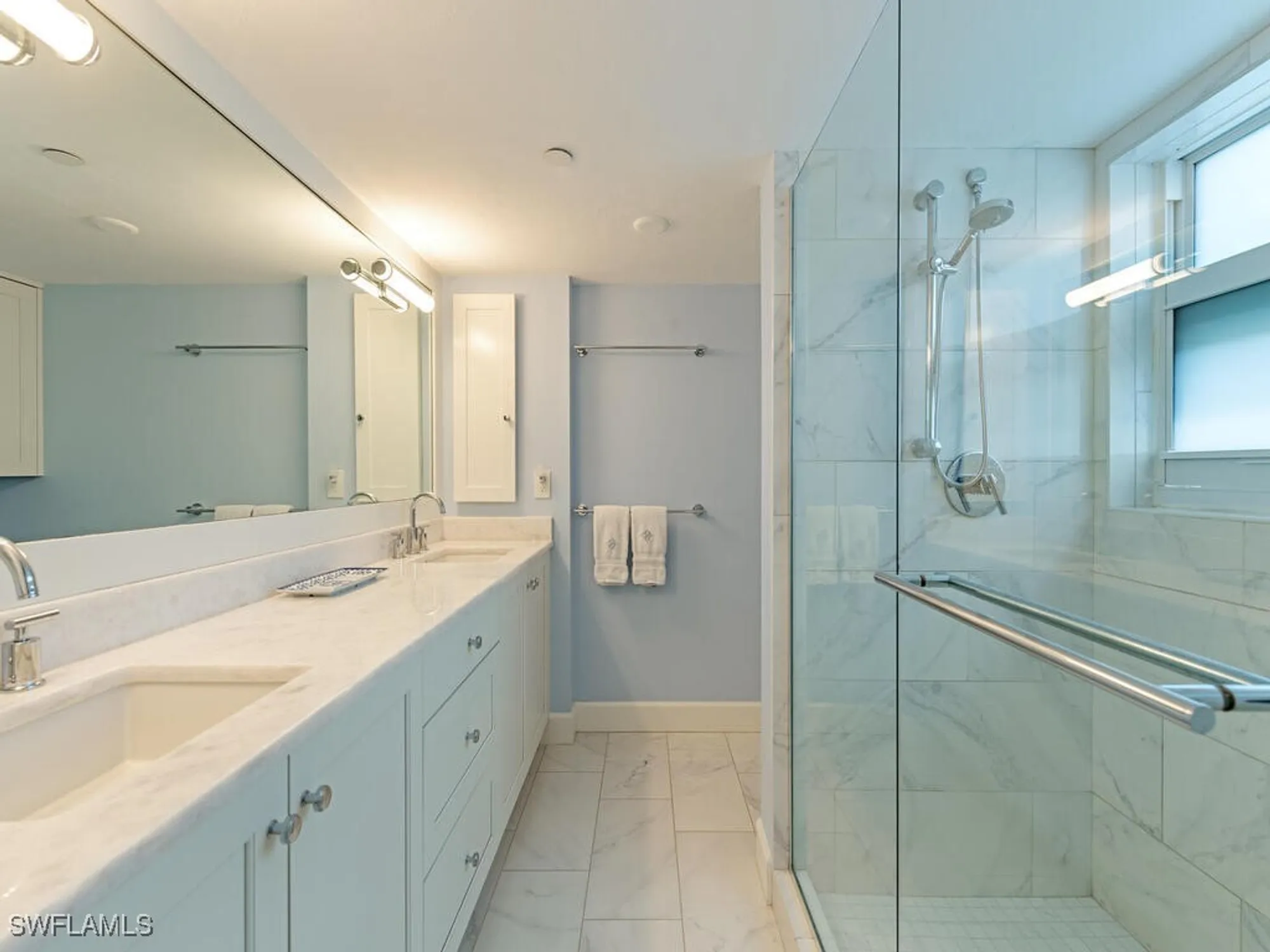 Property Slideshow image 9 of 33 | 5501 heron point dr 504, Naples, FL, 34108