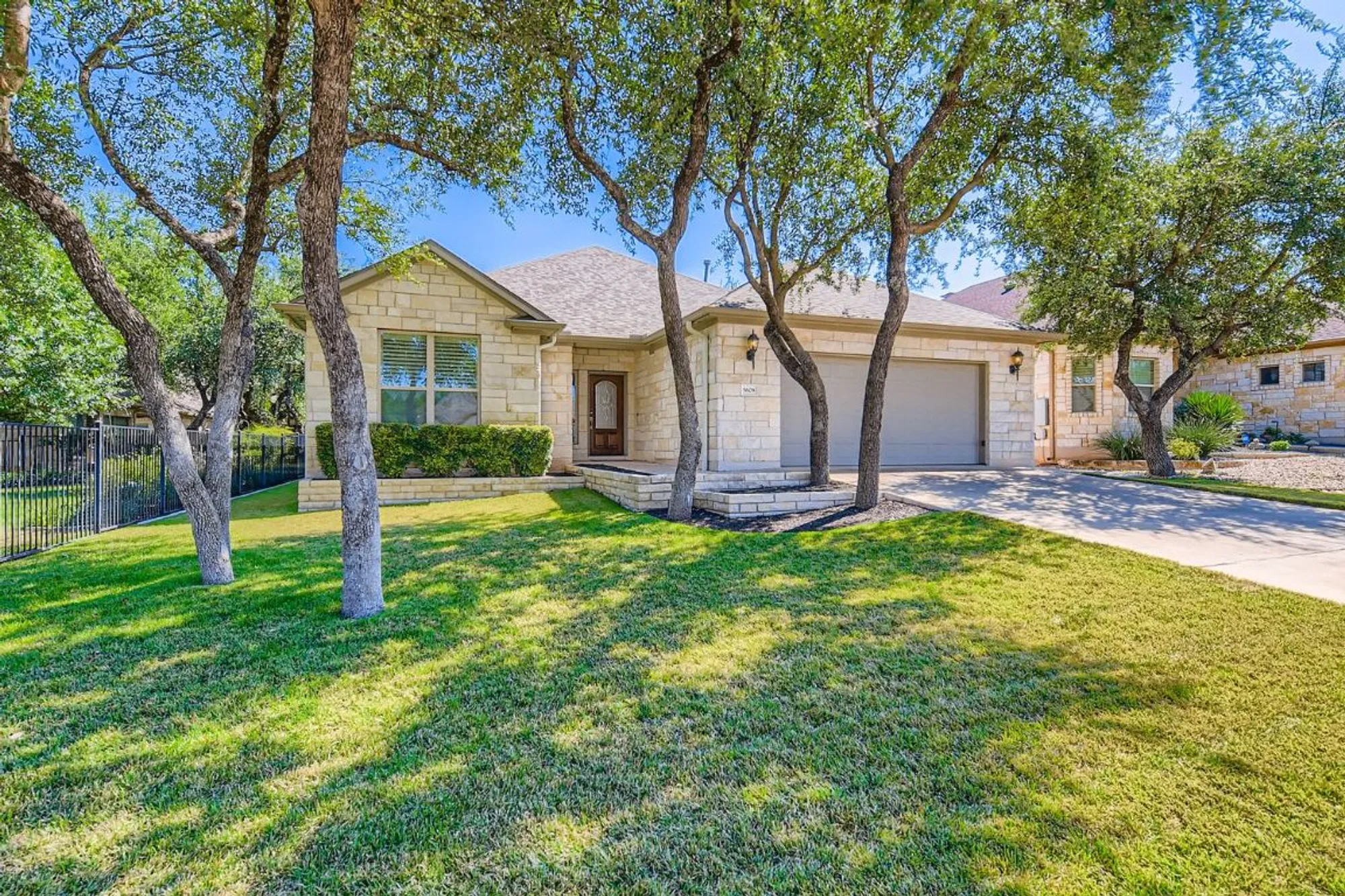 Property Slideshow image 1 of 13 | 5608 big bend trl, Georgetown, TX, 78633