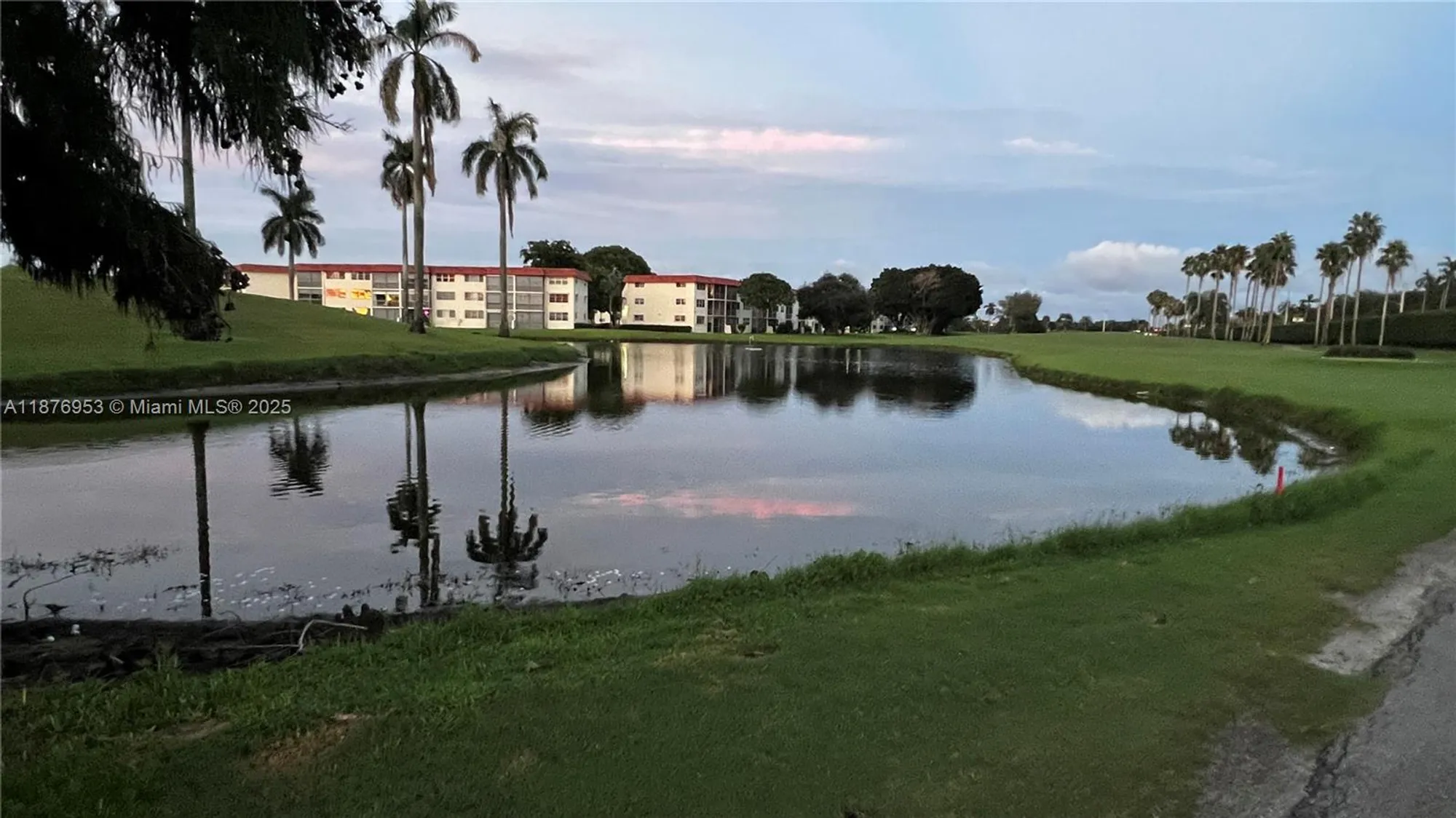 Property Slideshow image 14 of 42 | 671 s hollybrook dr 302, Pembroke Pines, FL, 33025